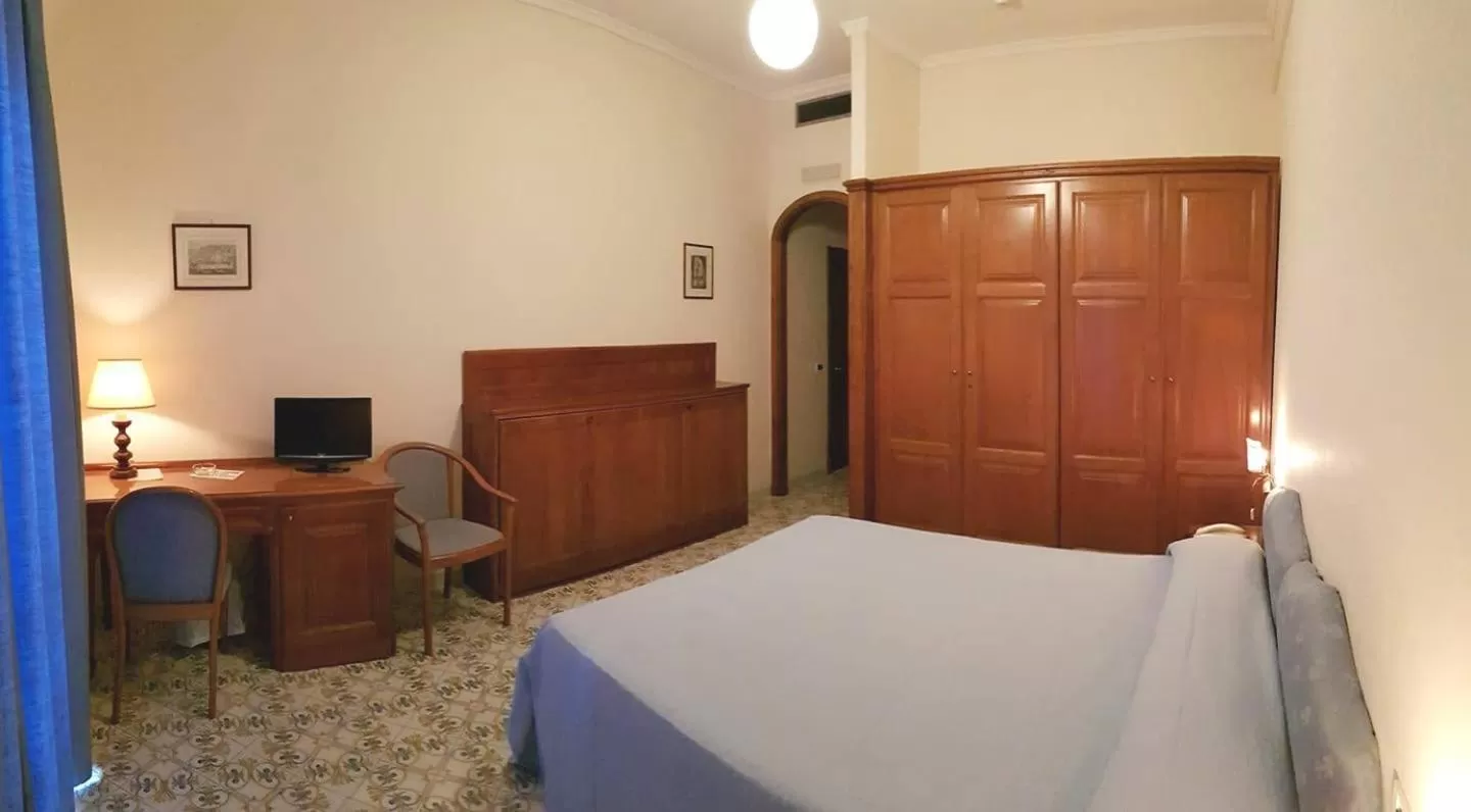 Bed in Hotel Mega Mare