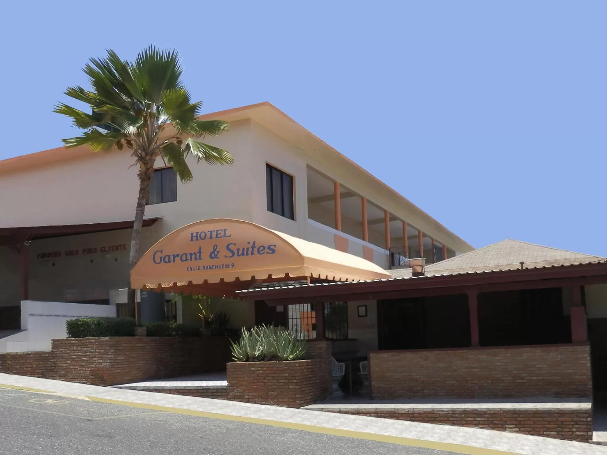 Property building in Hotel Garant & Suites