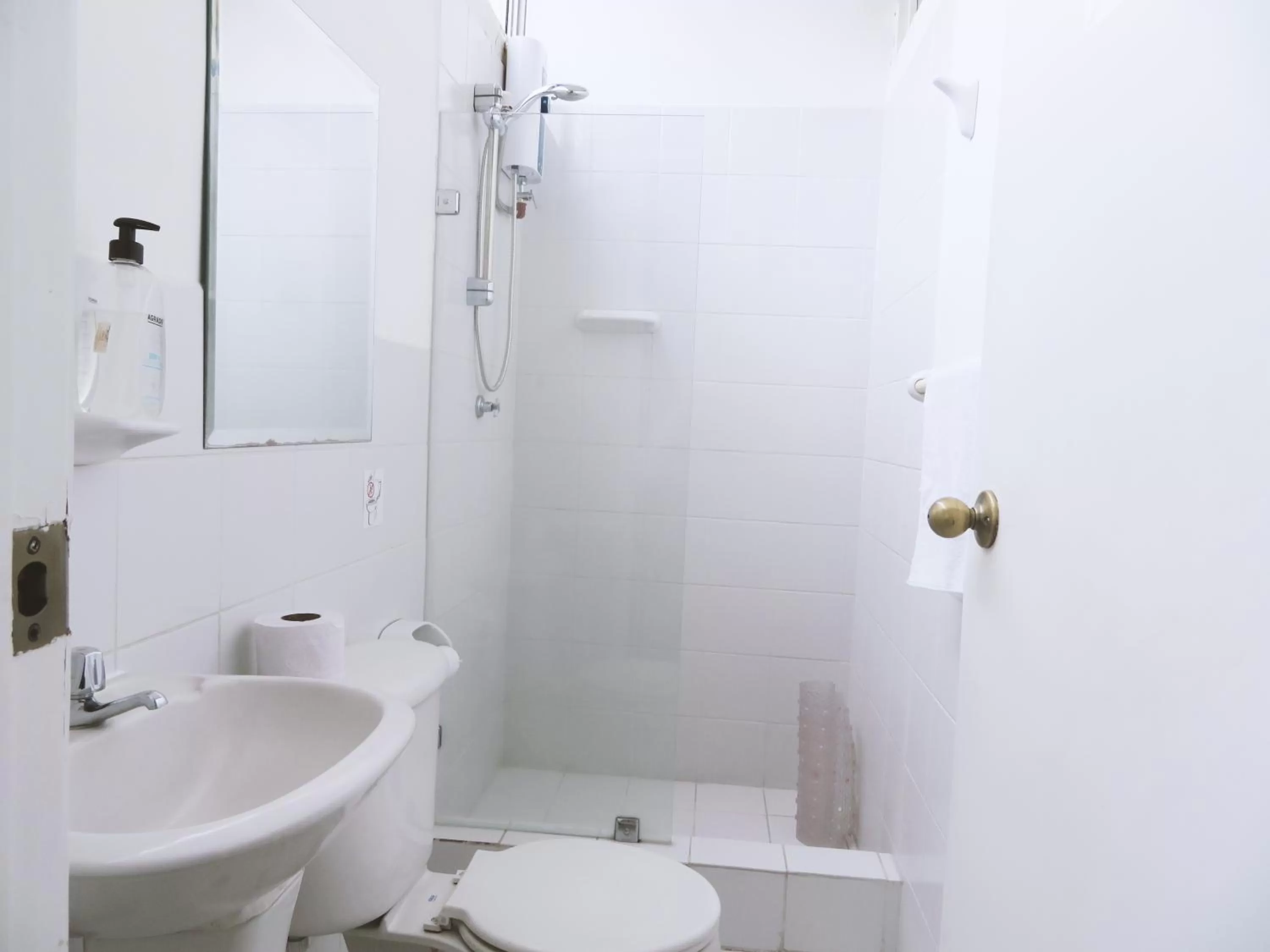 Bathroom in Bird Garden Guest House