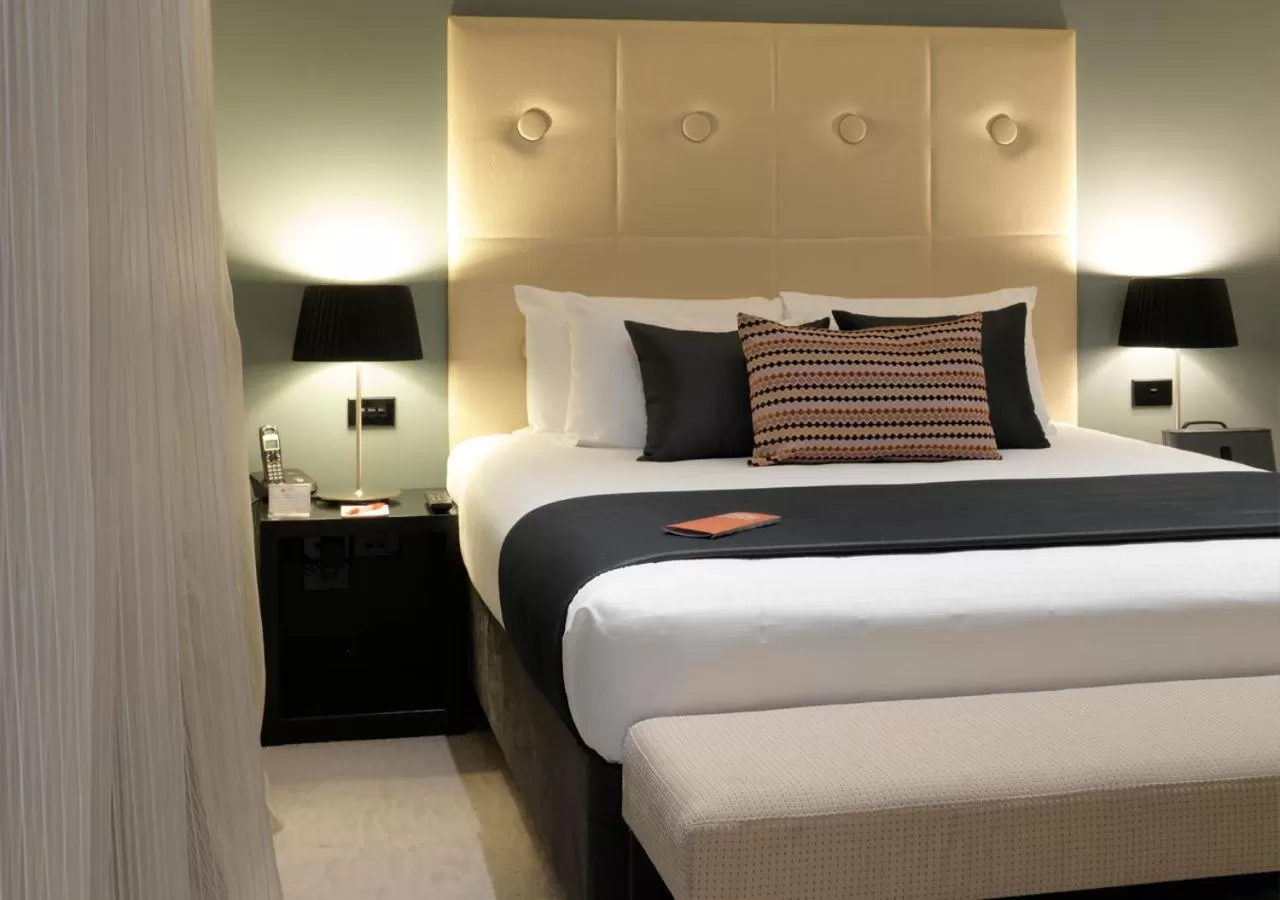 Bed in Sudima Auckland Airport