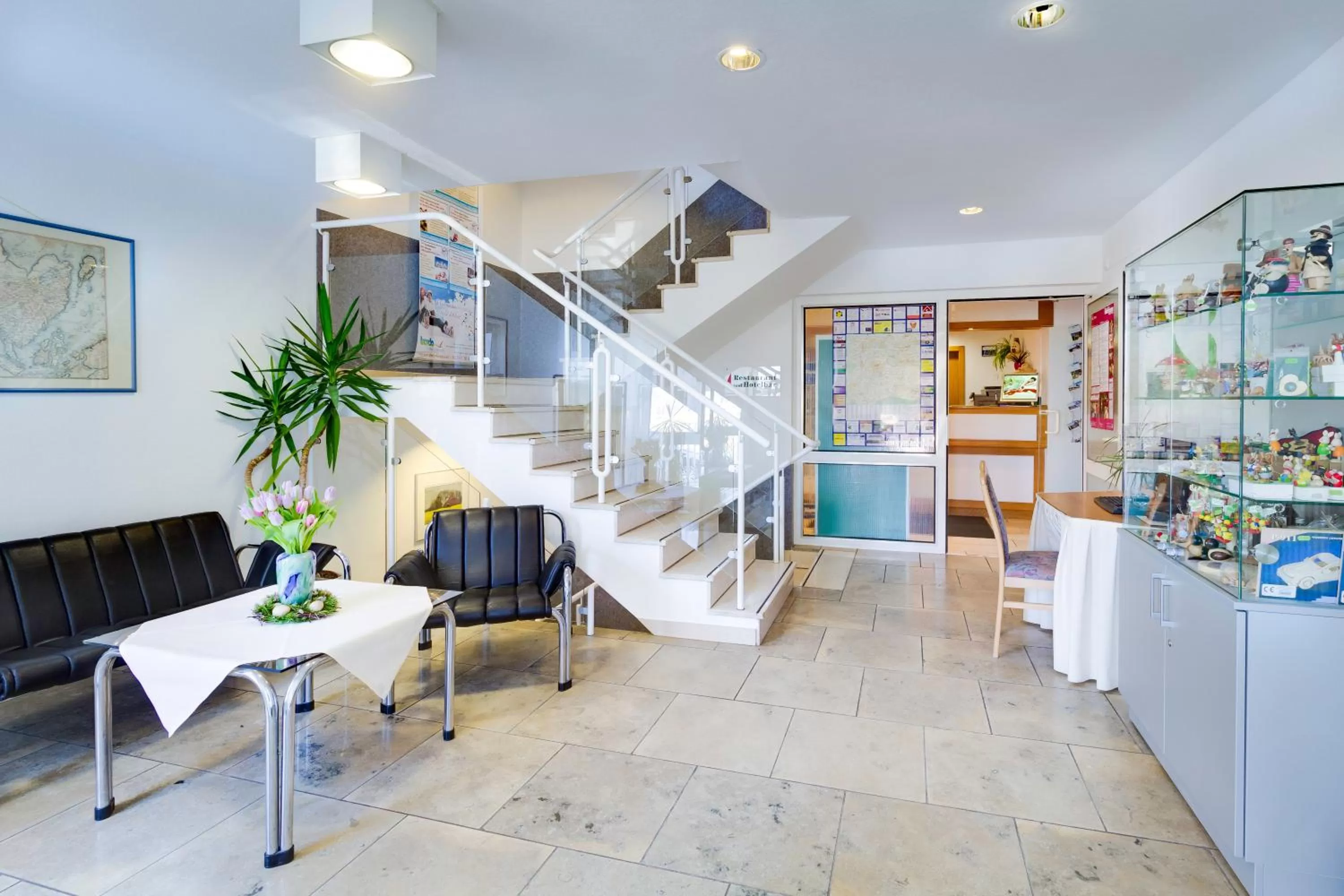 Lobby or reception in Hotel garni Zwickau-Mosel