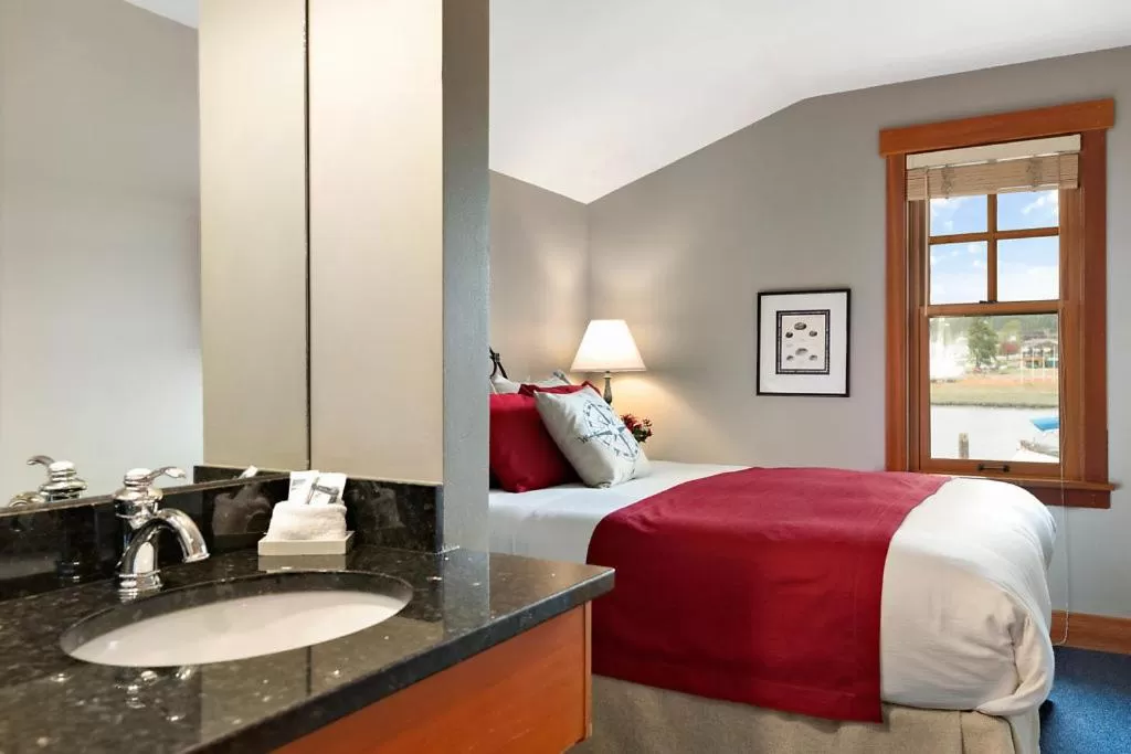 Bathroom in La Conner Channel Lodge