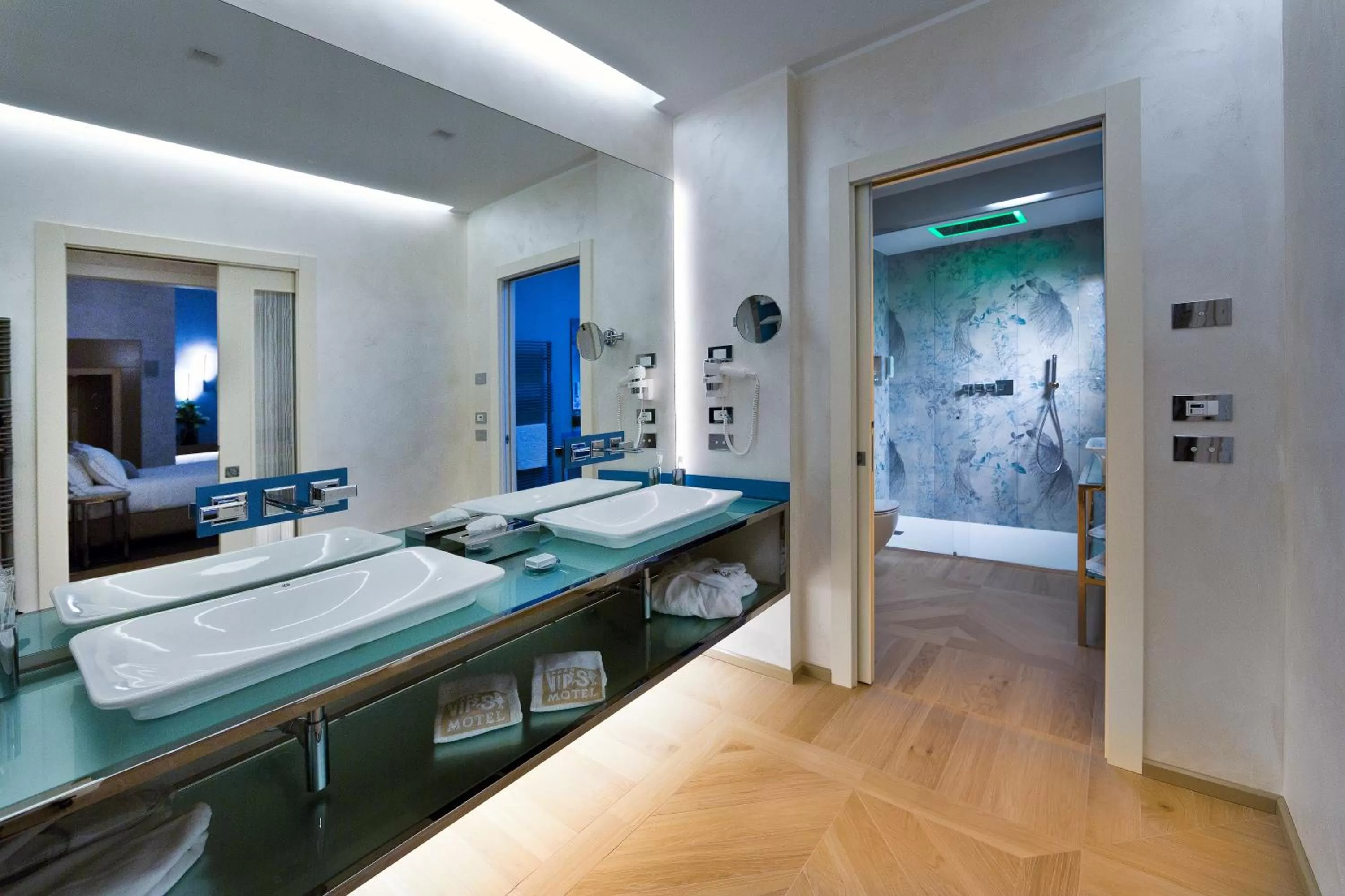 Bed in Vip's Motel Luxury Accommodation & Spa