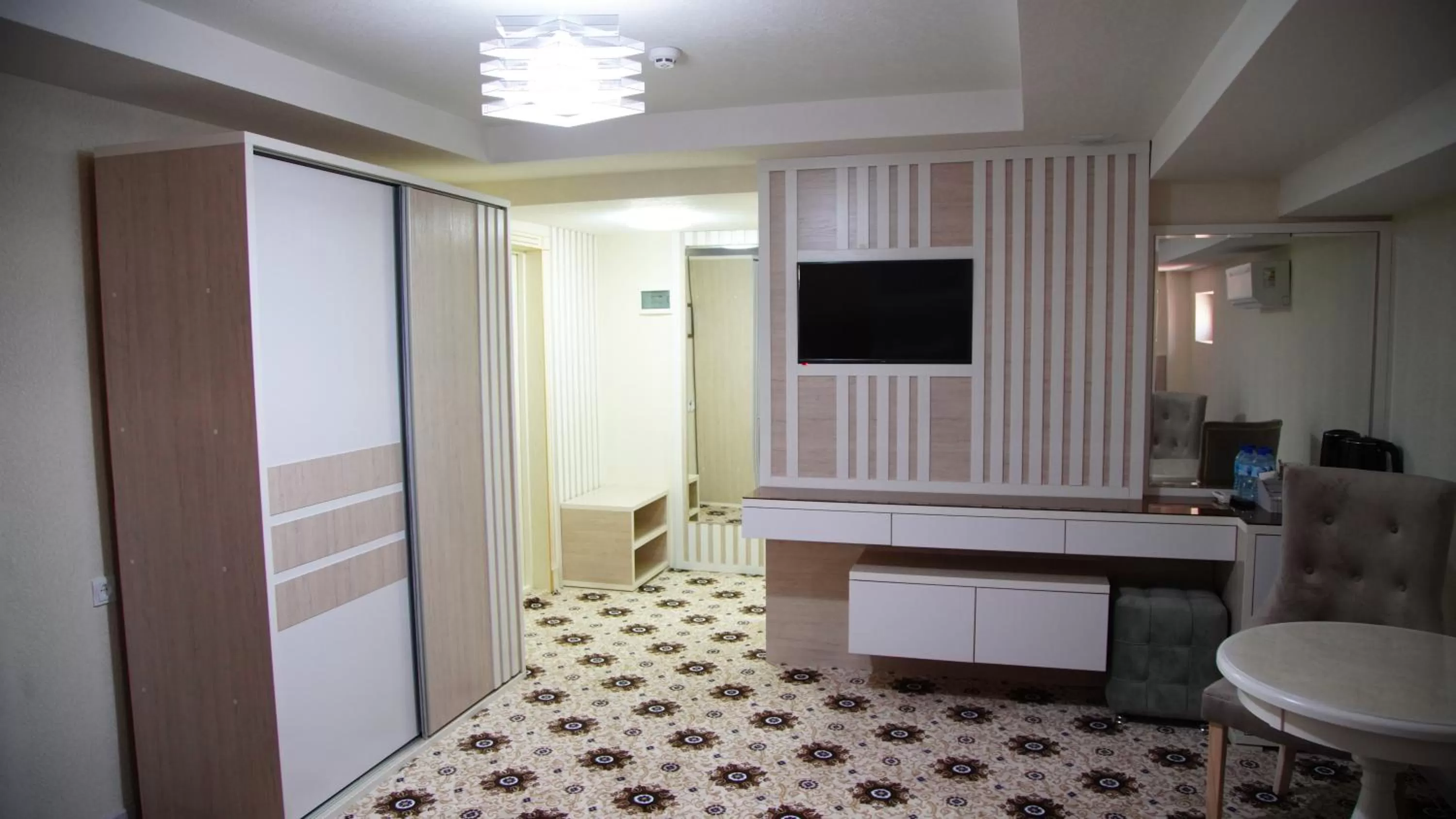 TV and multimedia, TV/Entertainment Center in Sumaya Hotel