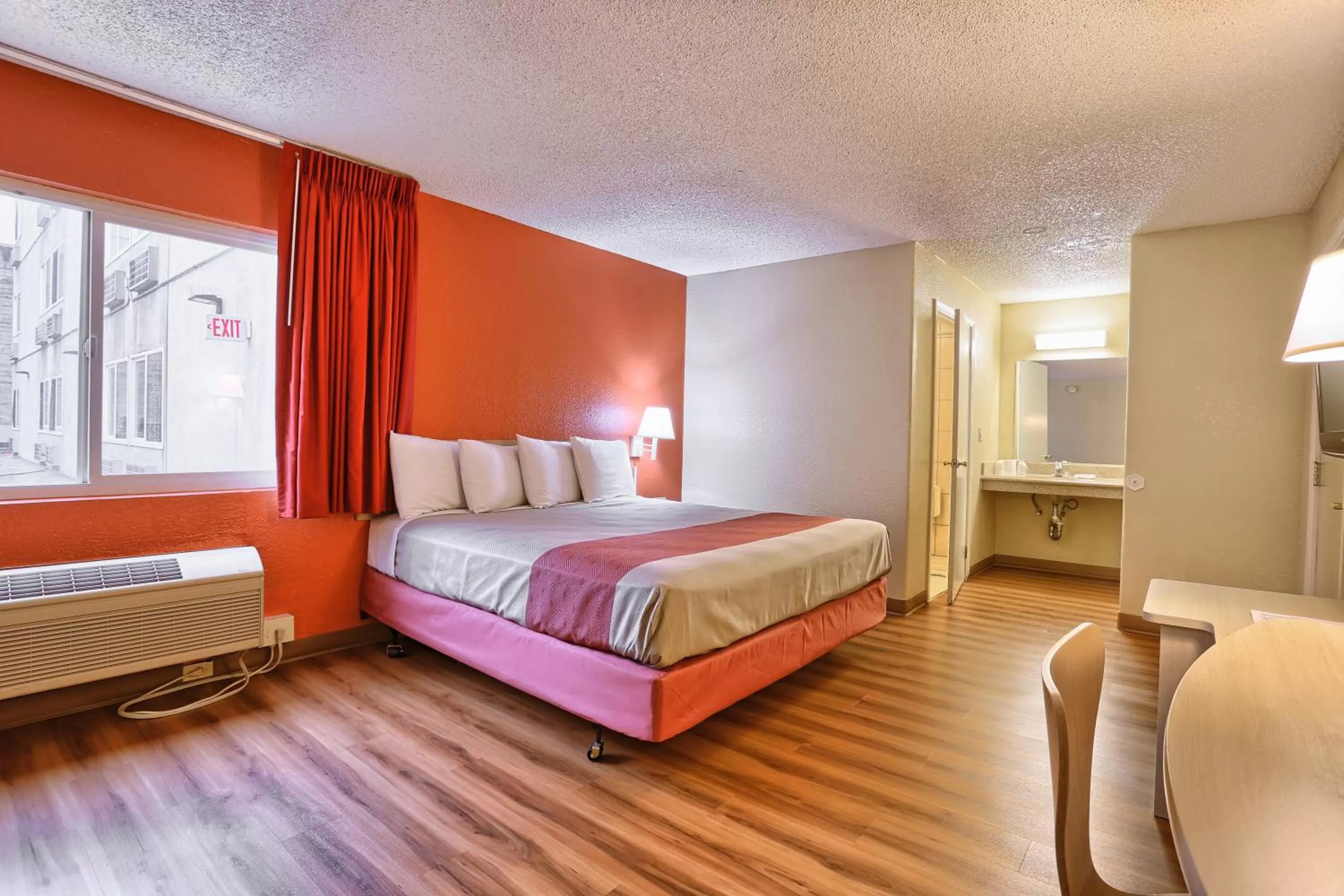 Day, Bed in Cathedral Hill Hotel