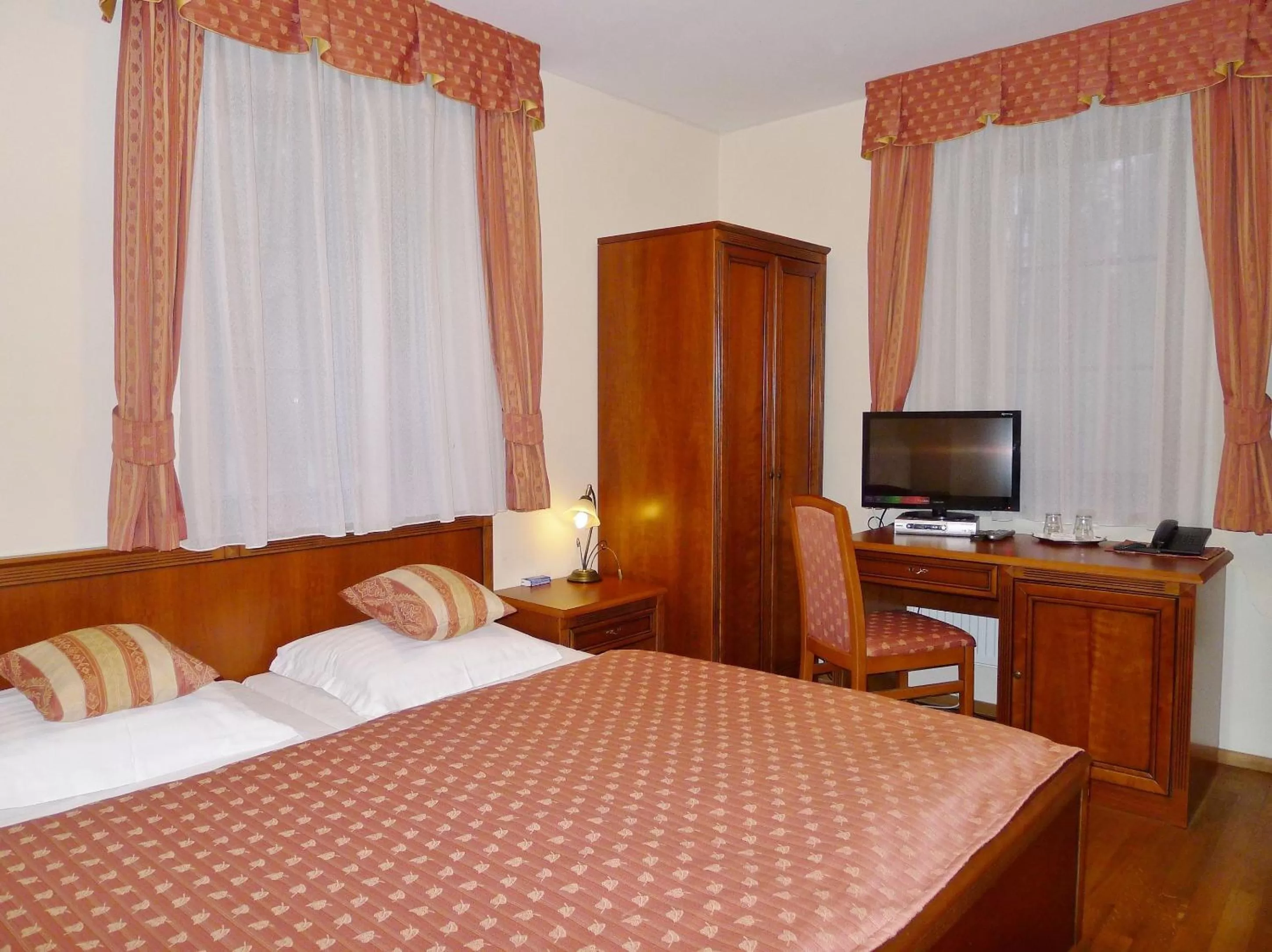 Photo of the whole room, Bed in Hotel Nosal