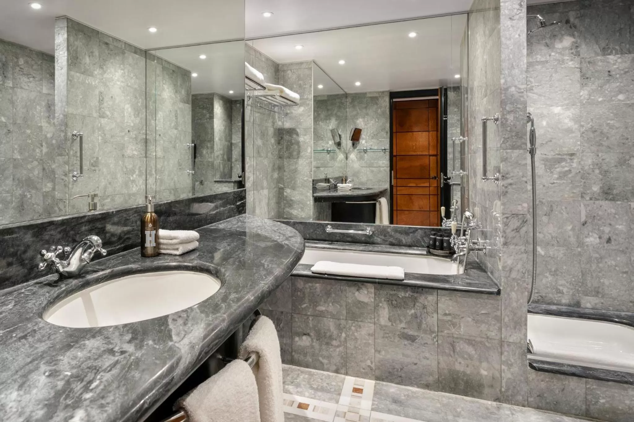 Bathroom in COMO The Halkin