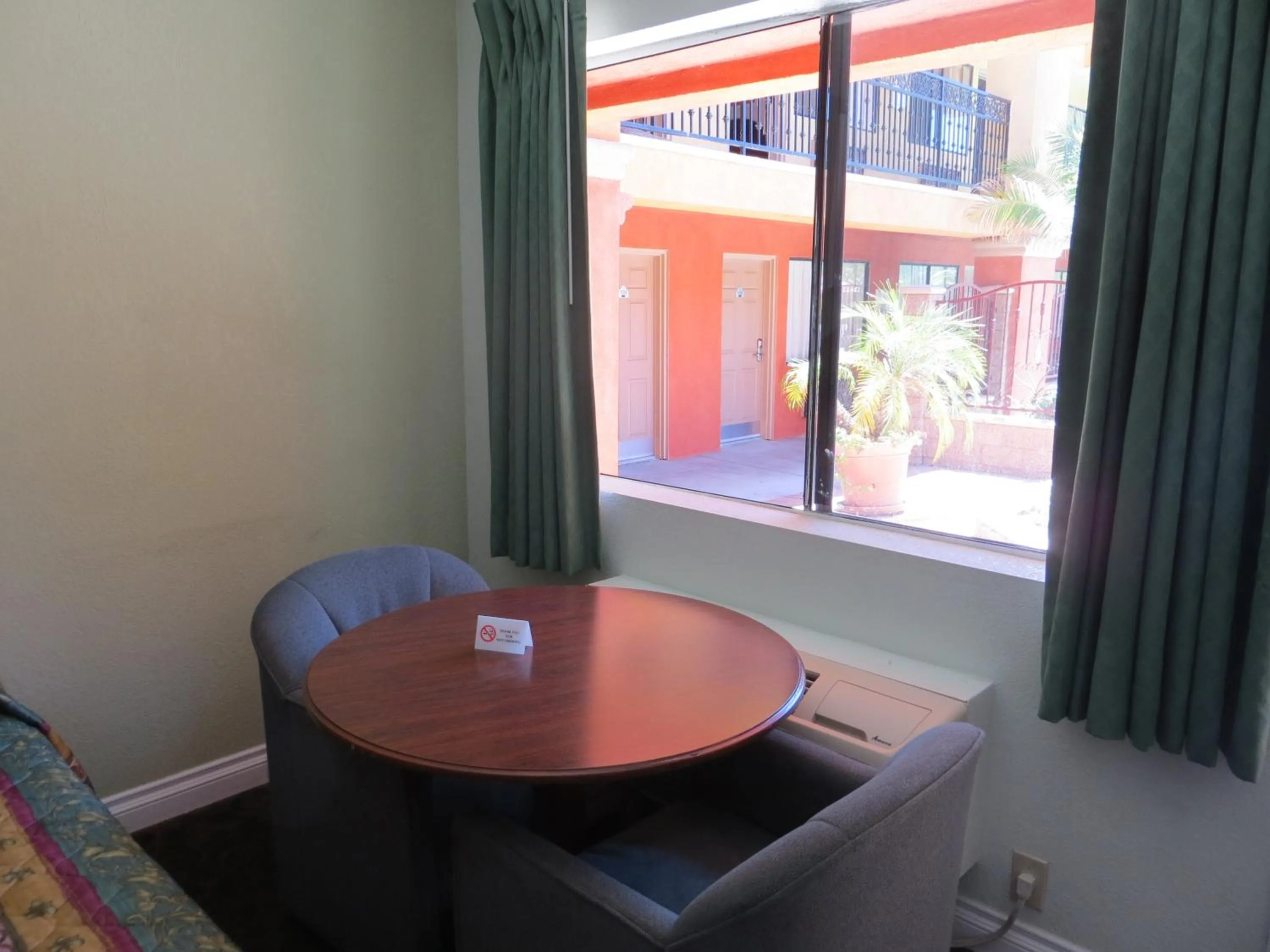 Dining area in Azusa Inn