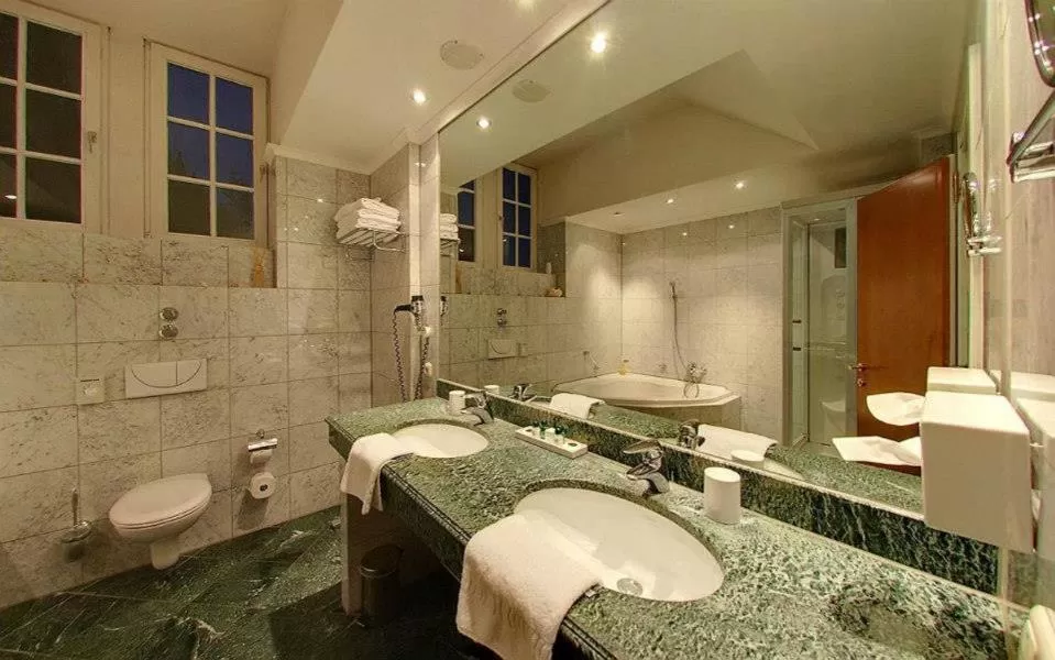 Shower in Schlosshotel Grünwald