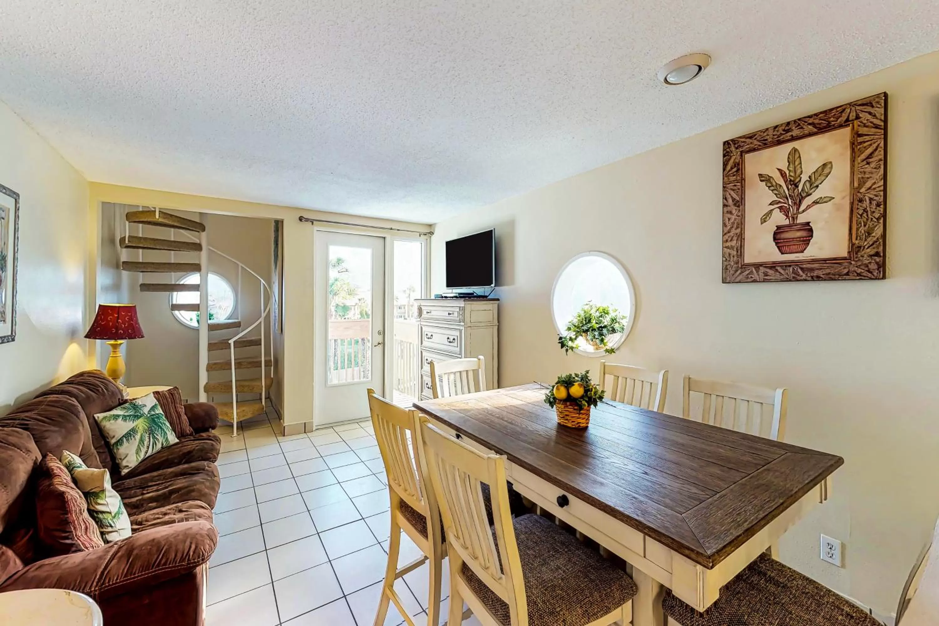 Dining Area in Solare Garden Villa #773