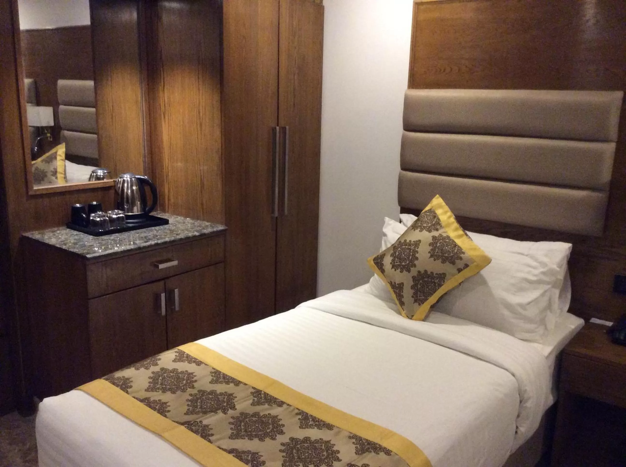 Bedroom, Bed in Marino Royal Hotel