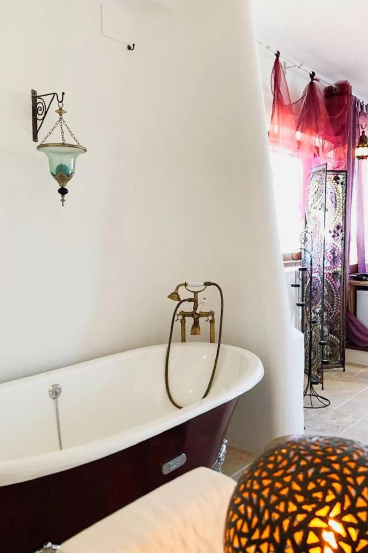 Decorative detail, Bed in Uma Casa a Beira Sol