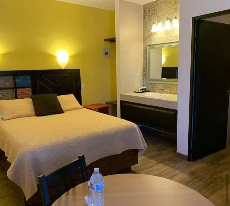 Deluxe Queen Room in Hotel Andares de Kino by Rotamundos Deluxe Queen Room in Hotel Andares de Kino by Rotamundos