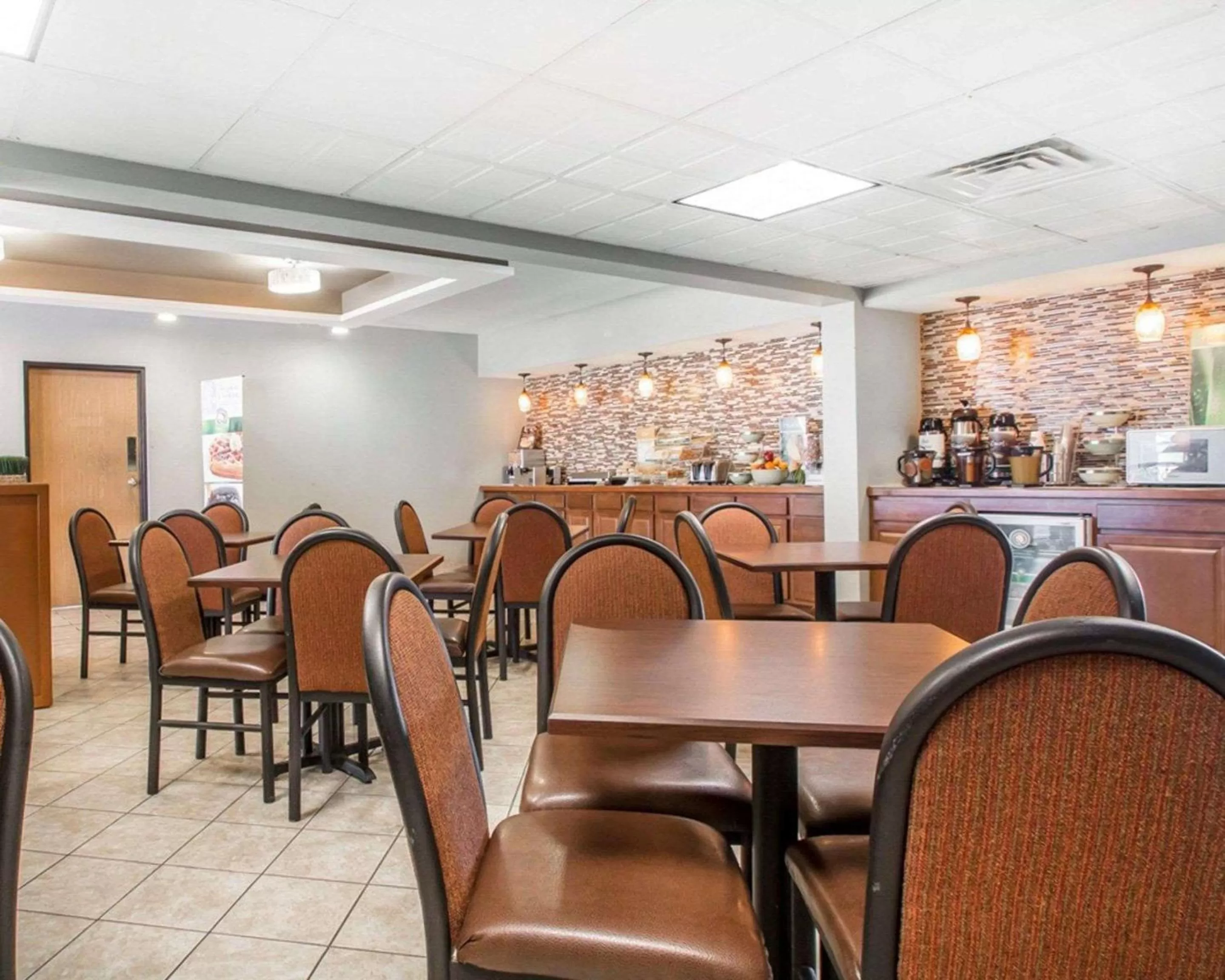 Restaurant/places to eat in Quality Inn US65 & E Battlefield Rd Springfield