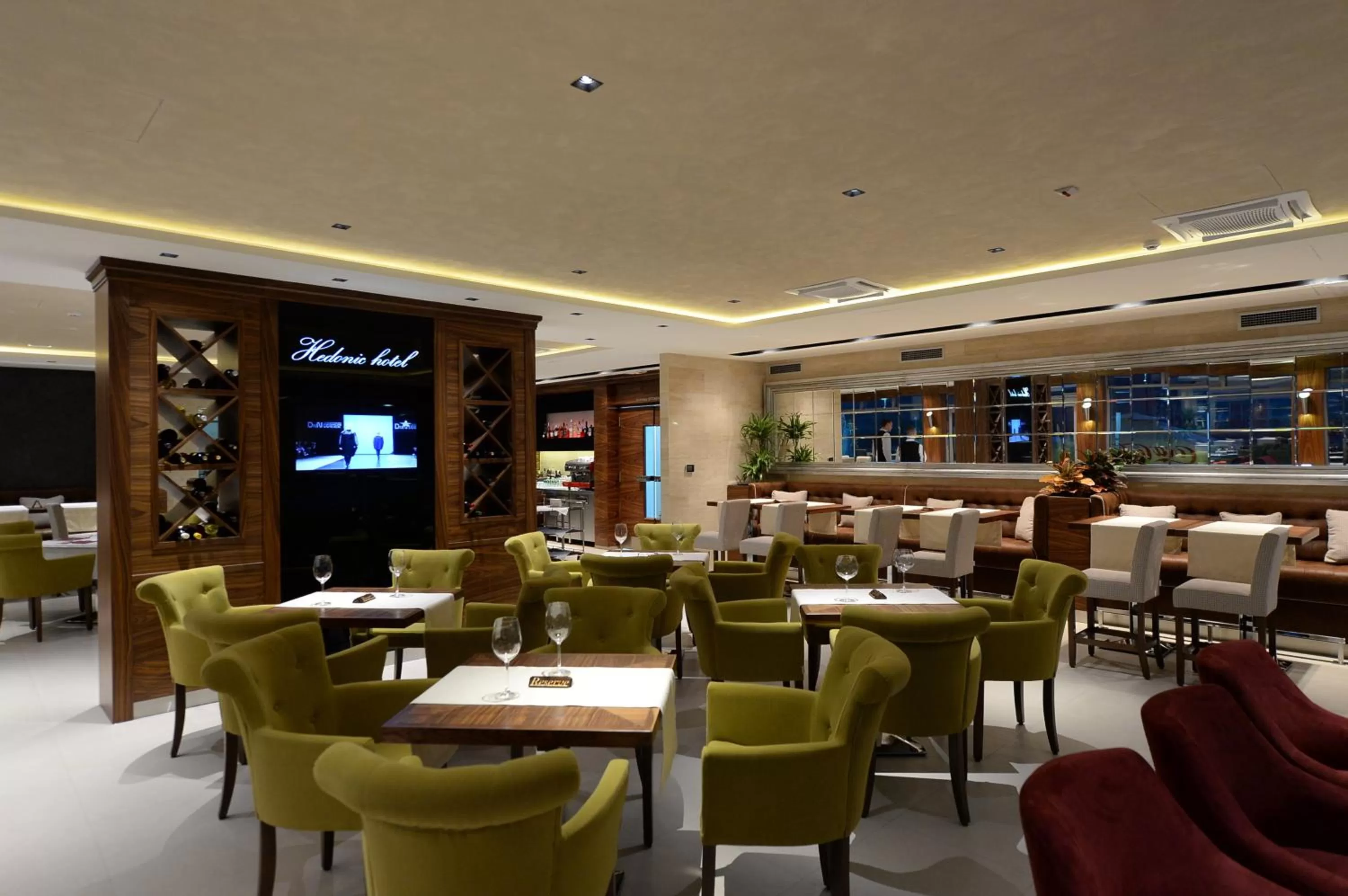 Restaurant/places to eat in Hotel Hedonic