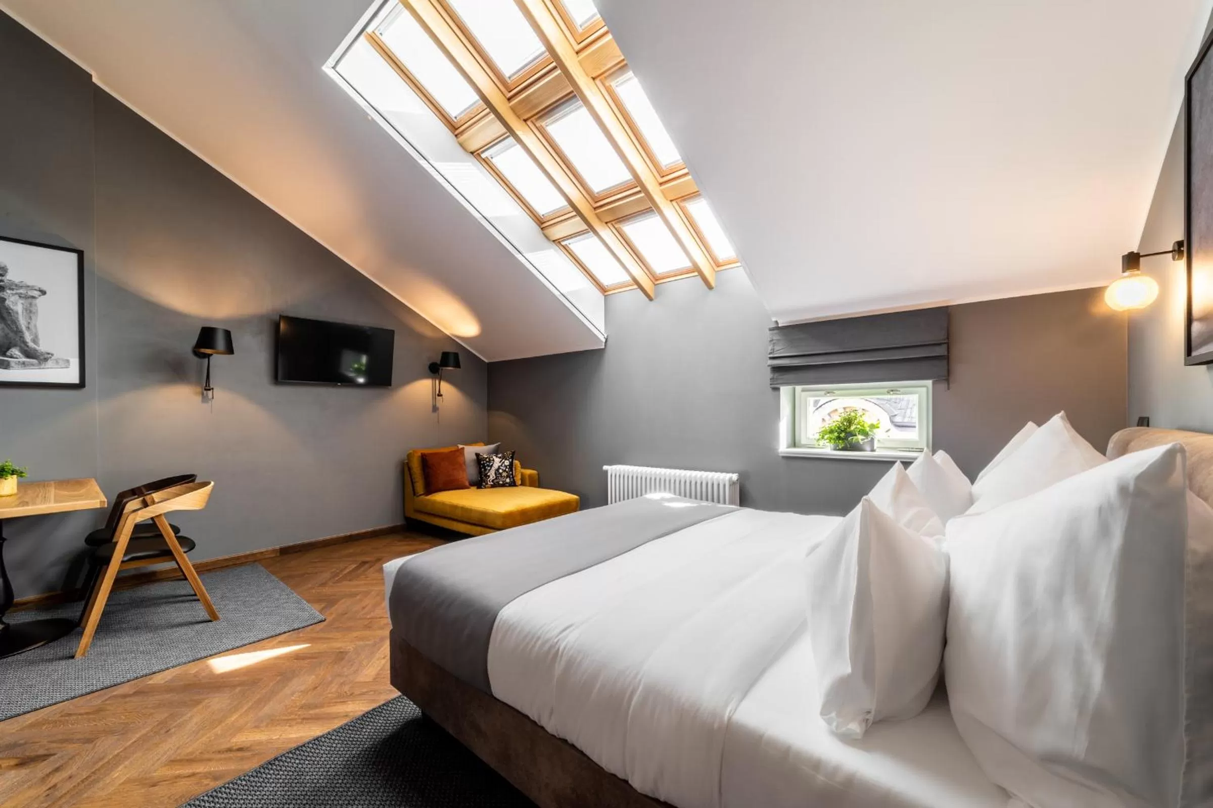 Photo of the whole room, Bed in The Viaduct - Suites & More