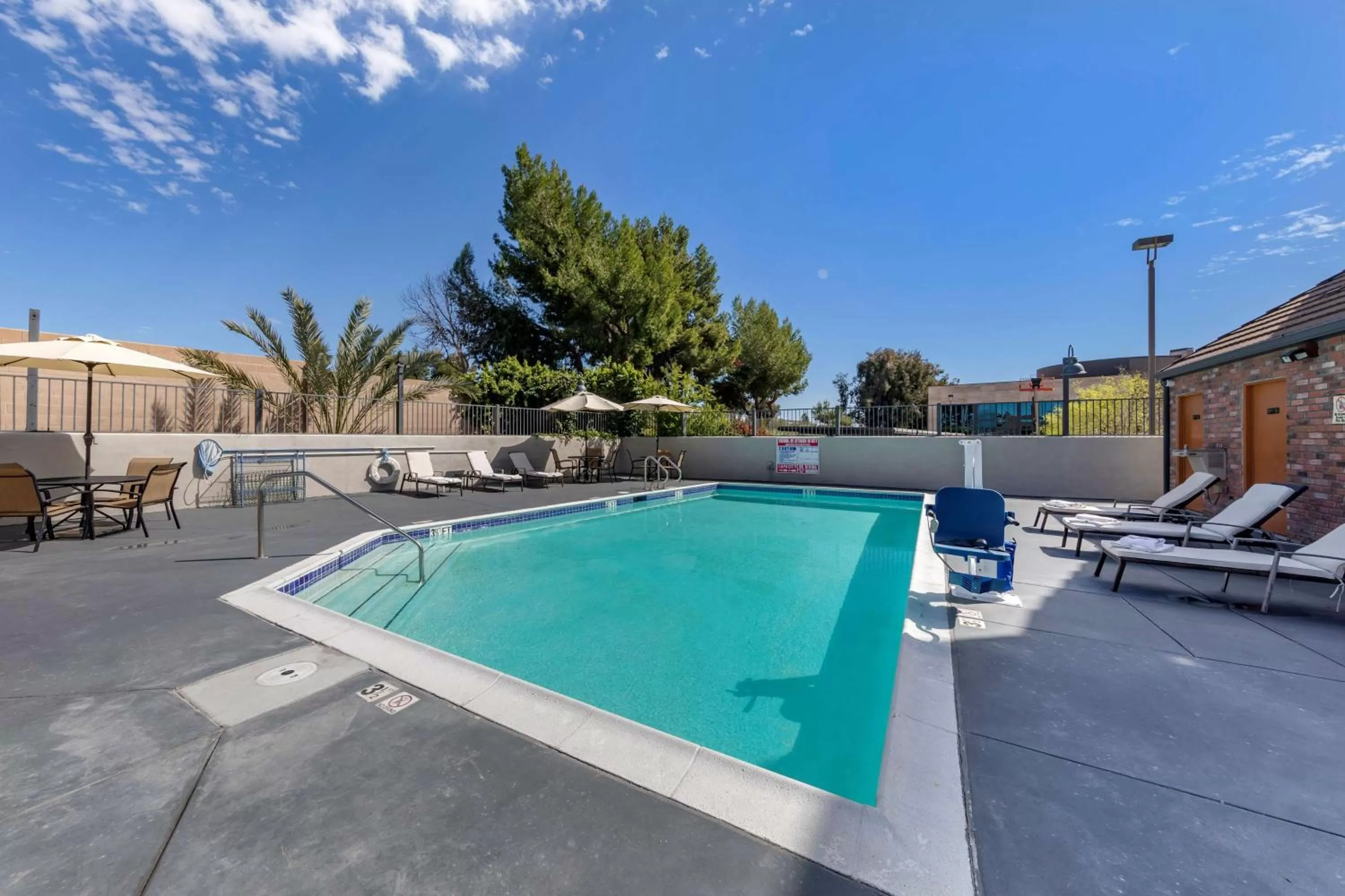 Pool view in Best Western Country Inn Temecula