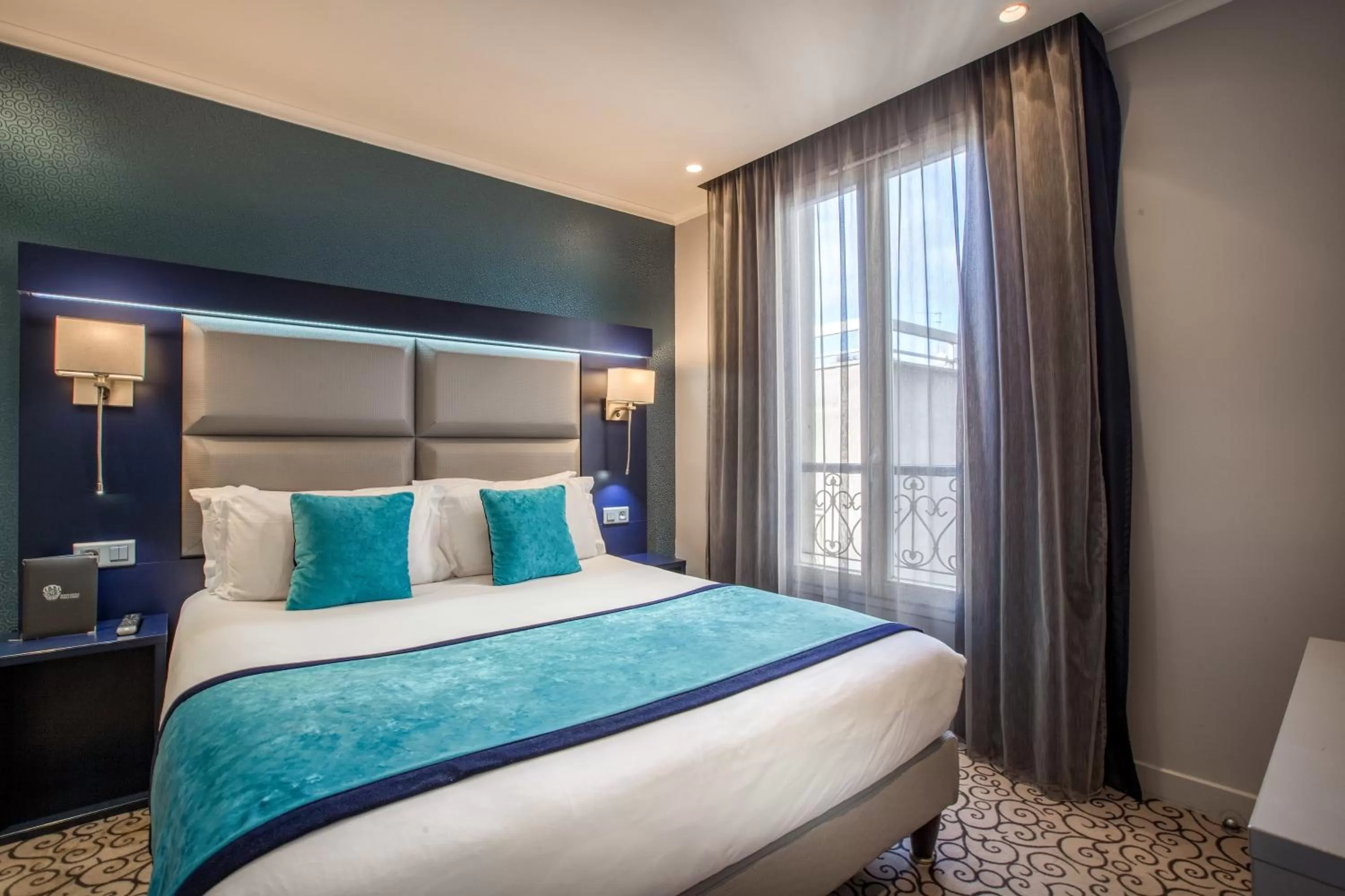 Bedroom, Bed in Prince Albert Montmartre