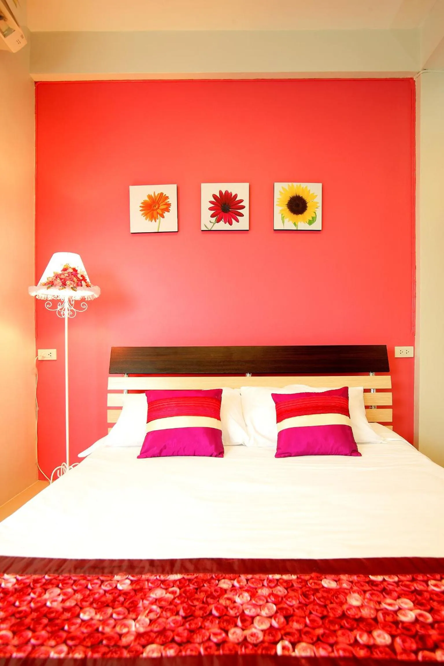 Bedroom, Bed in Smile Inn