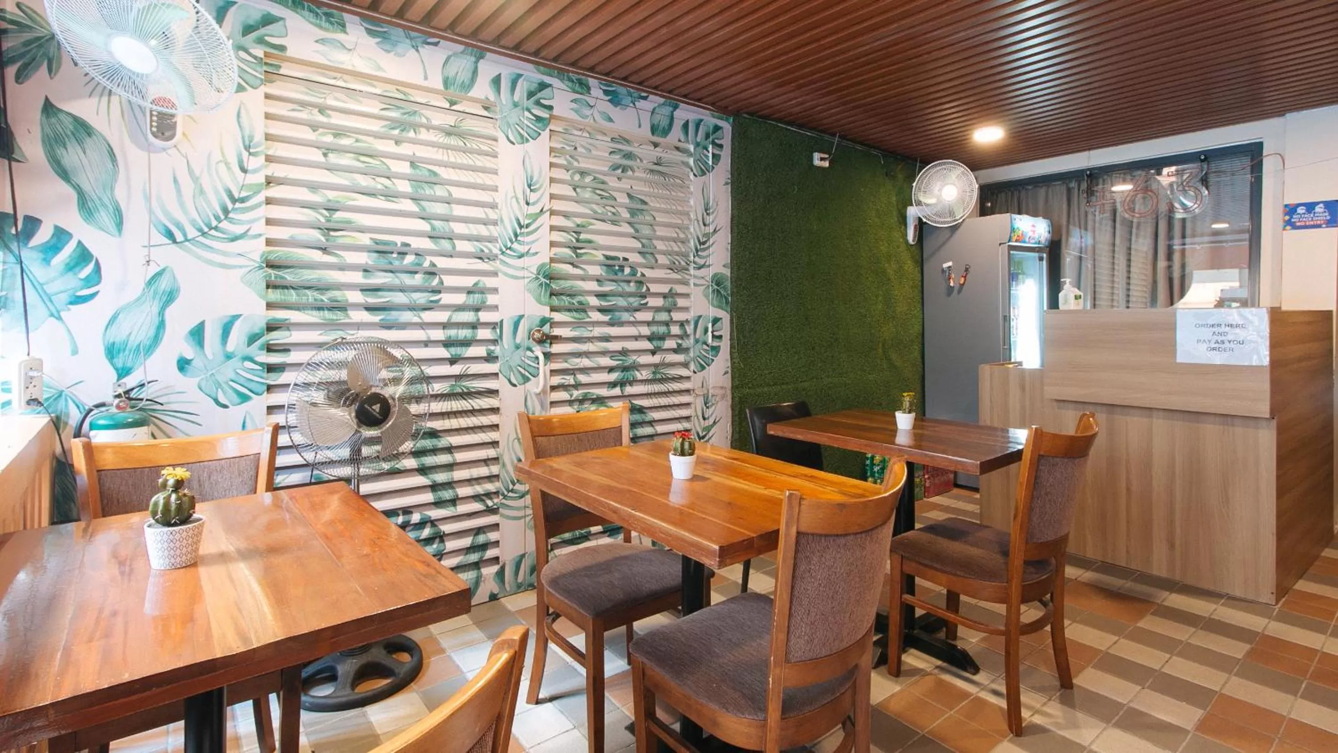 Restaurant/places to eat in RedDoorz Plus at La Belle Residences Makati City