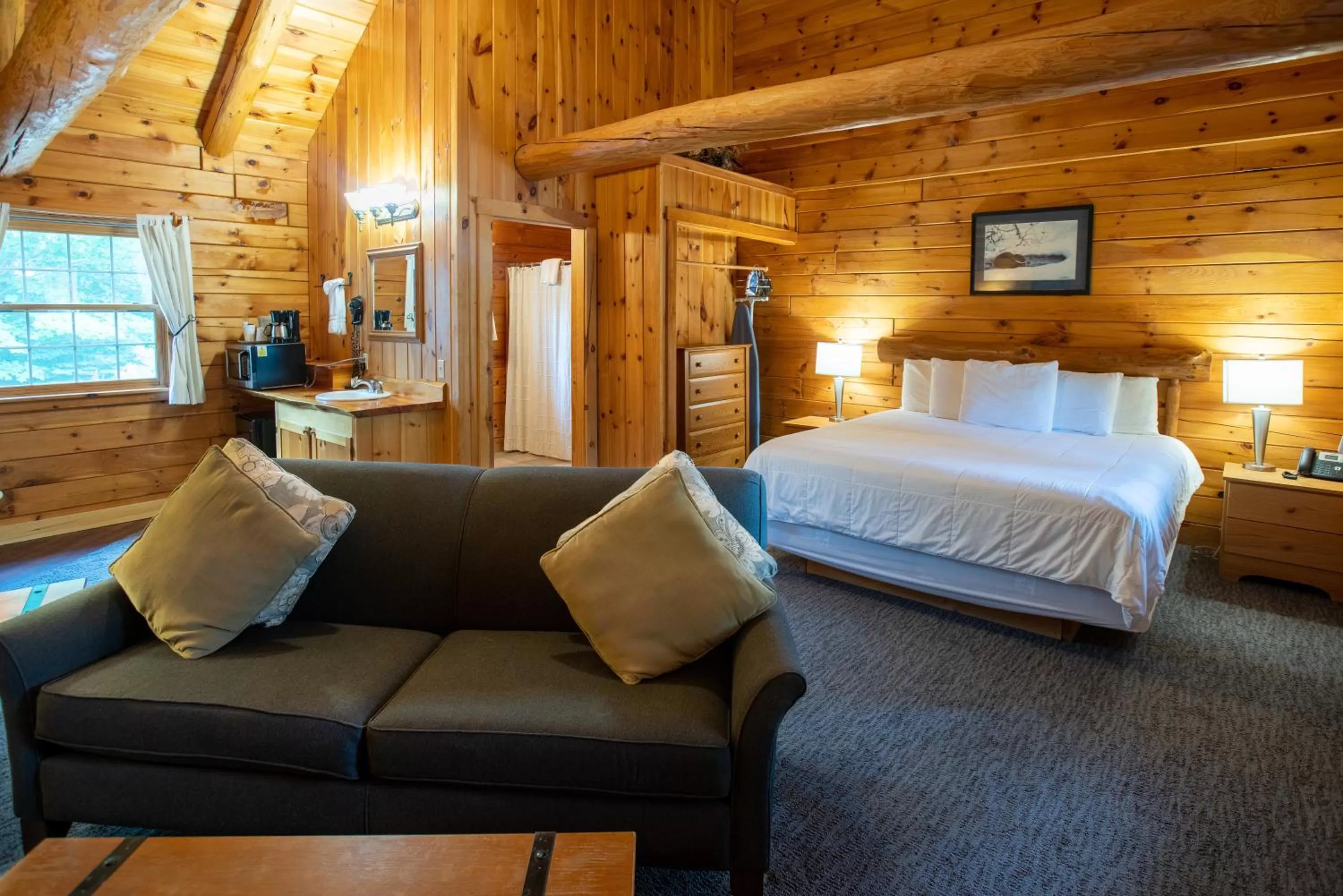 Bed in New England Inn & Lodge