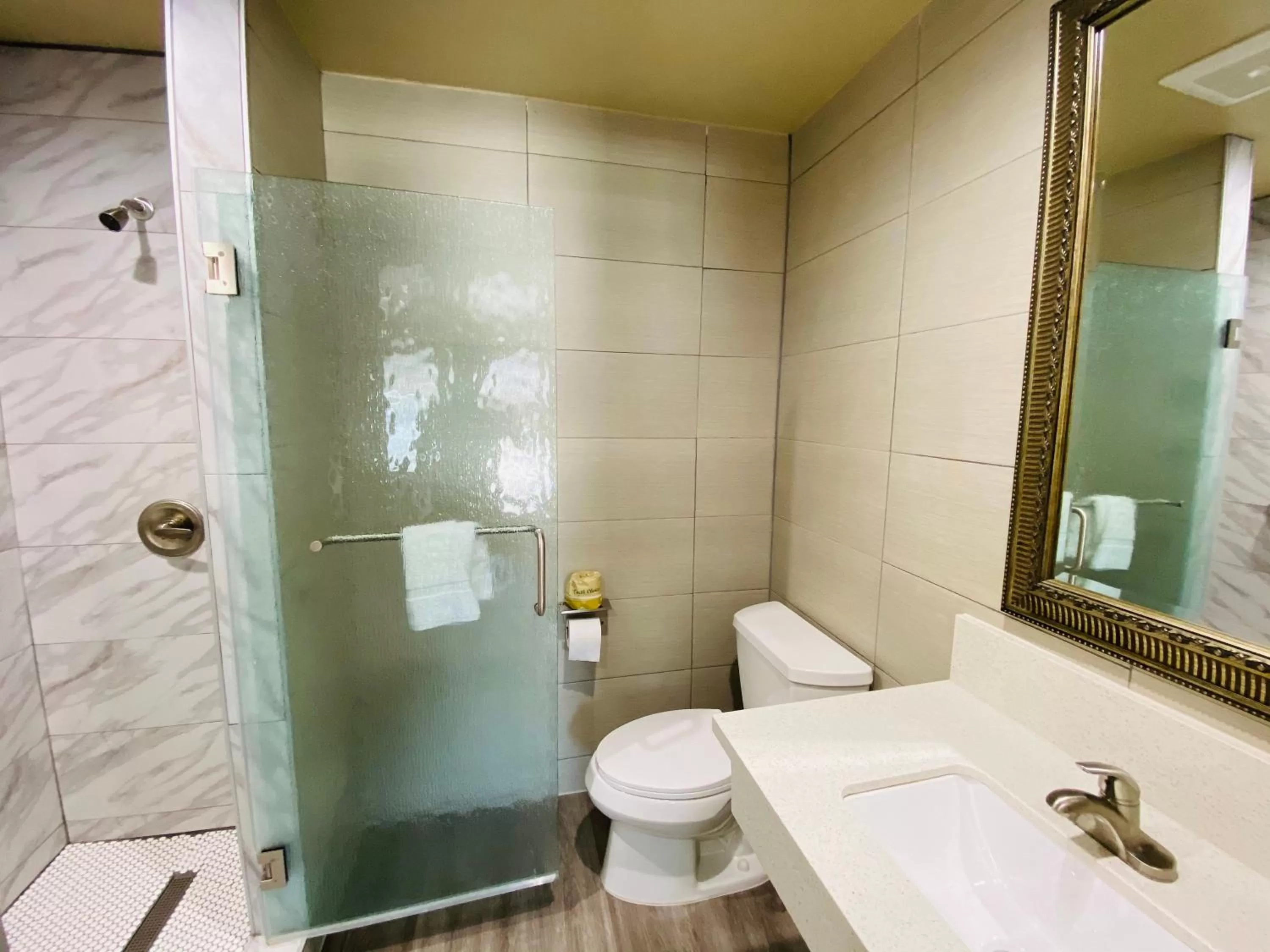 Le Blanc Inn & Suites