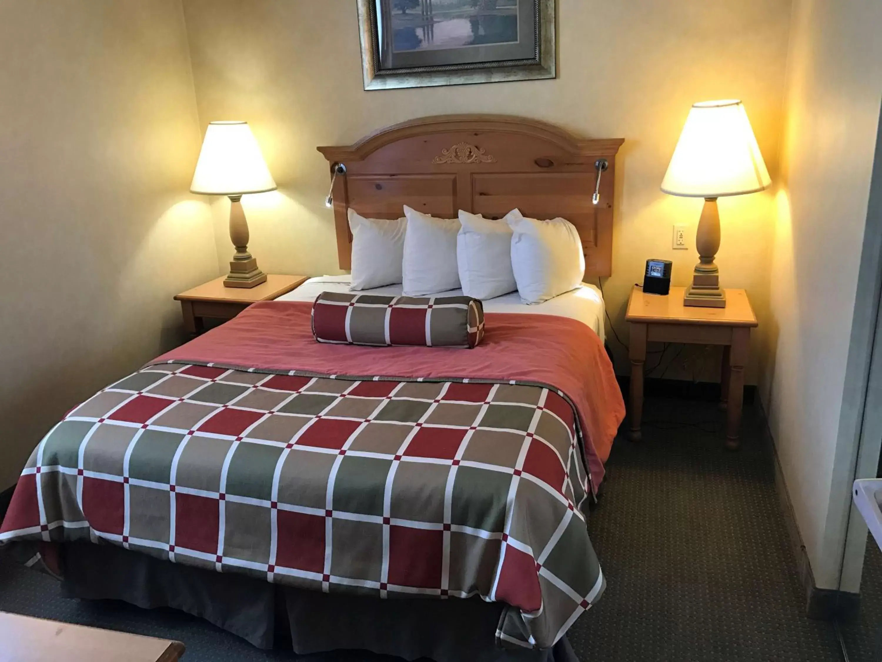 Suite with One King Bed and One Queen Bed - Non-Smoking in Best Western PLUS Revere Inn & Suites Suite with One King Bed and One Queen Bed - Non-Smoking in Best Western PLUS Revere Inn & Suites