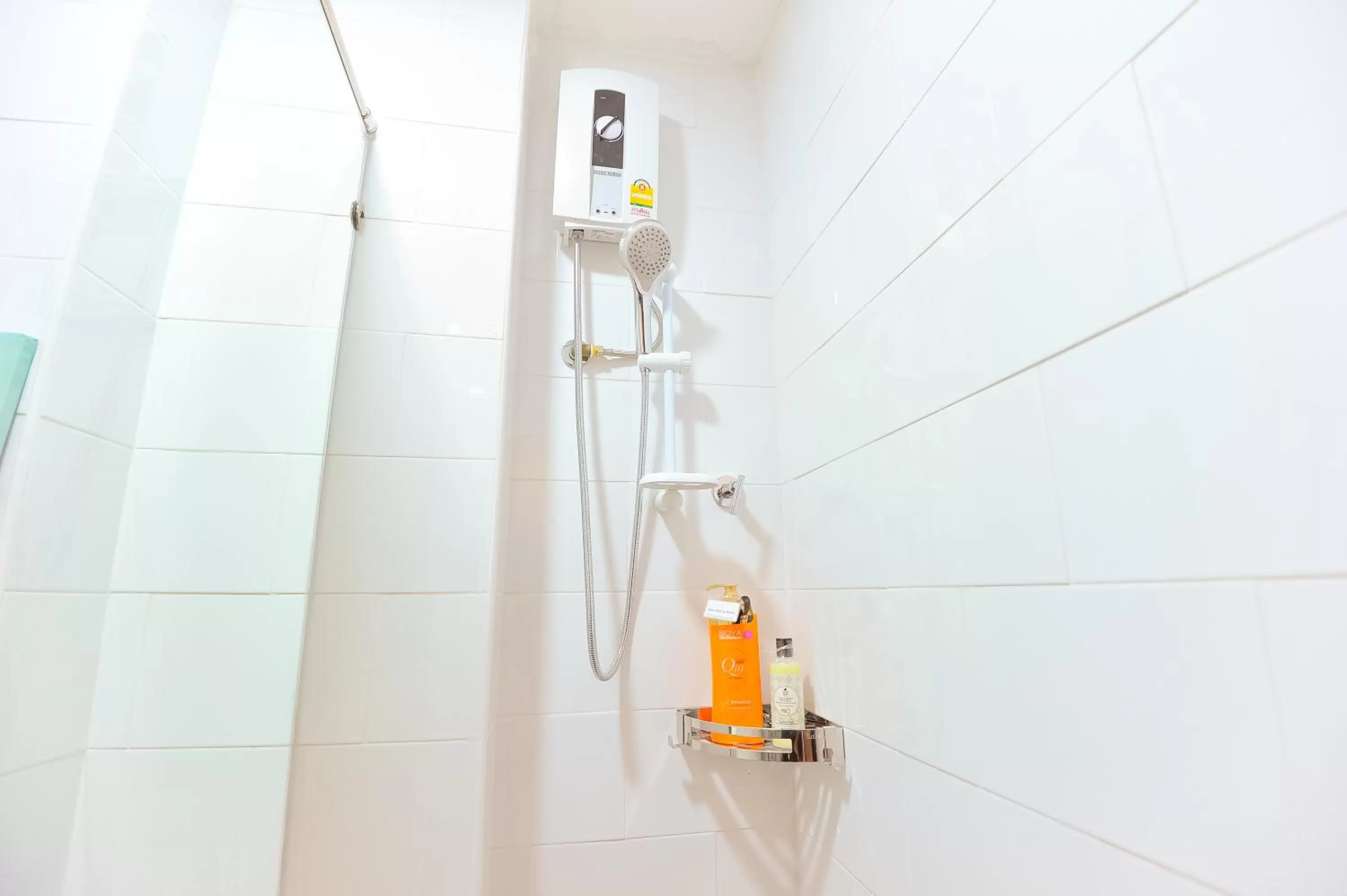 Bathroom in 7 Stays Pattaya Hotel