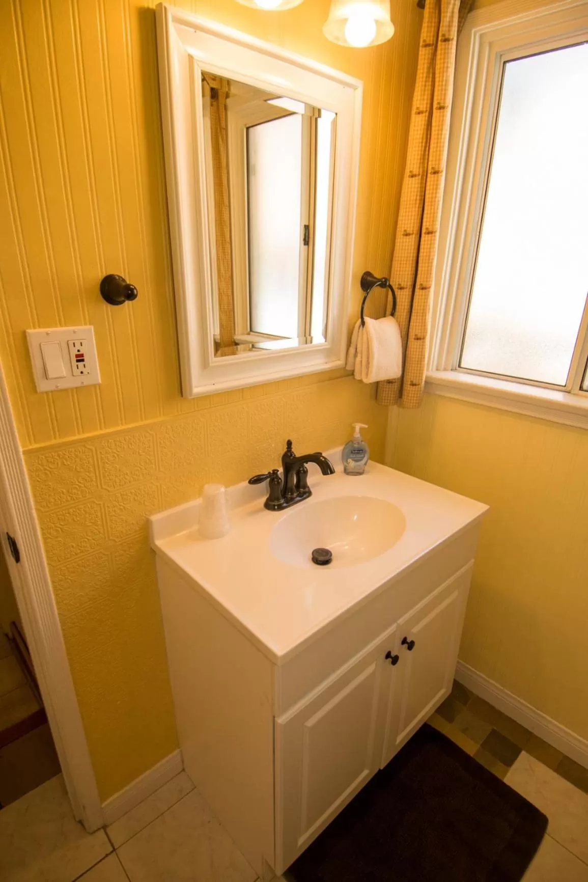 Bathroom in Hillcrest Suites & Cabins