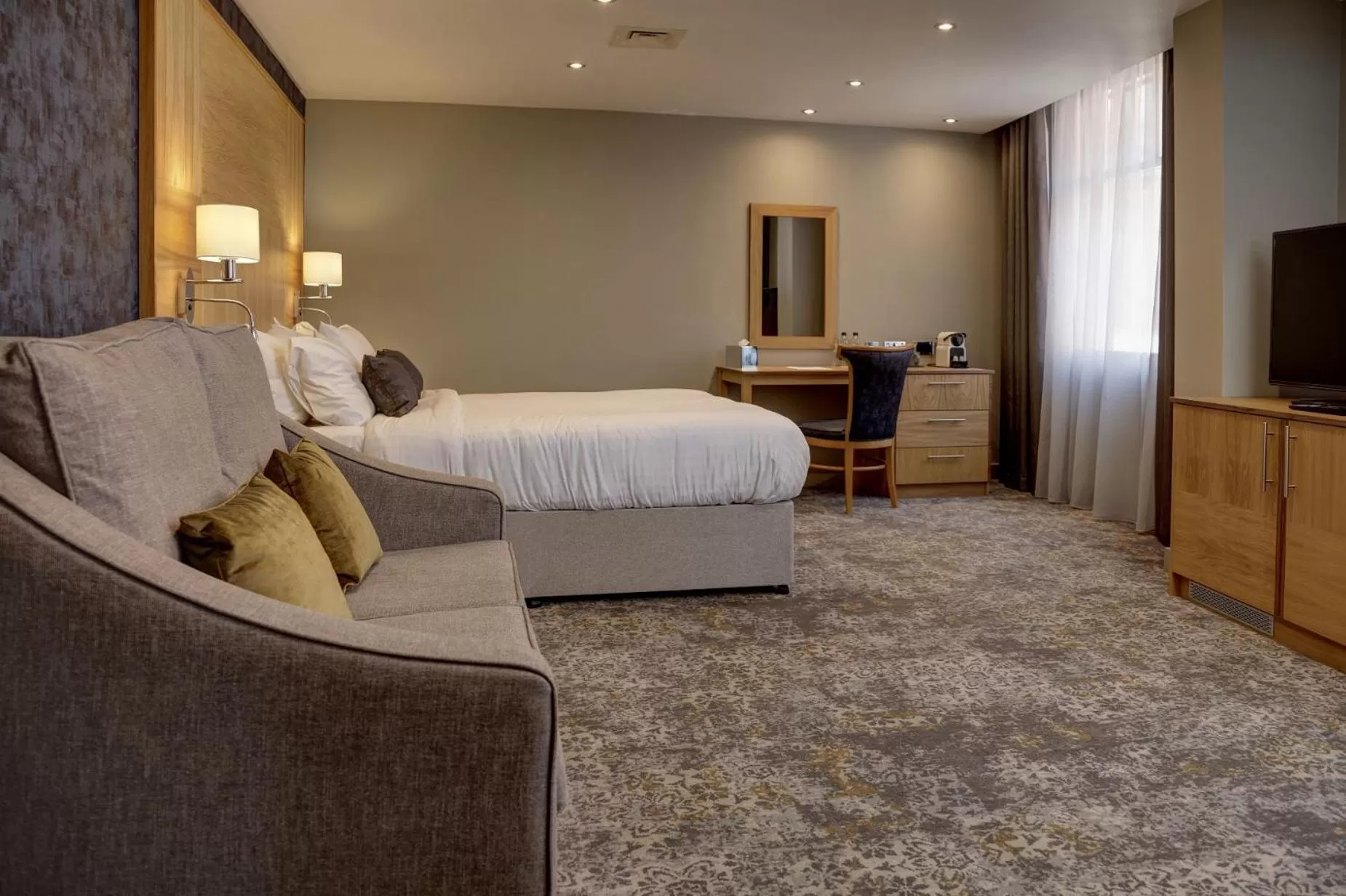 Photo of the whole room, Bed in Garner Hotel Nottingham City Centre by IHG