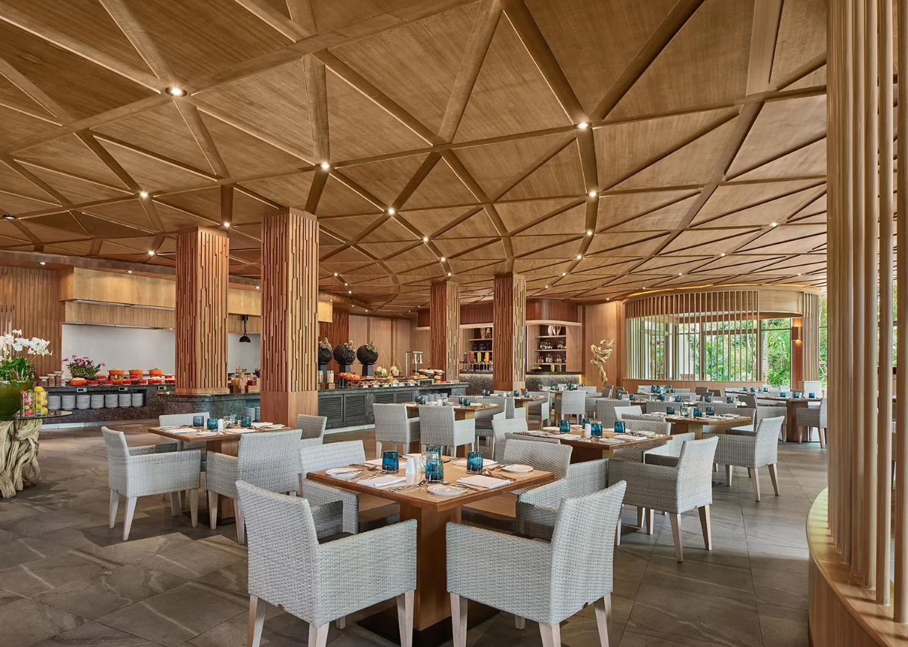 Nightclub / DJ in Splash Beach Resort Phuket Family-Friendly Water Park Resort Near Phuket Airport