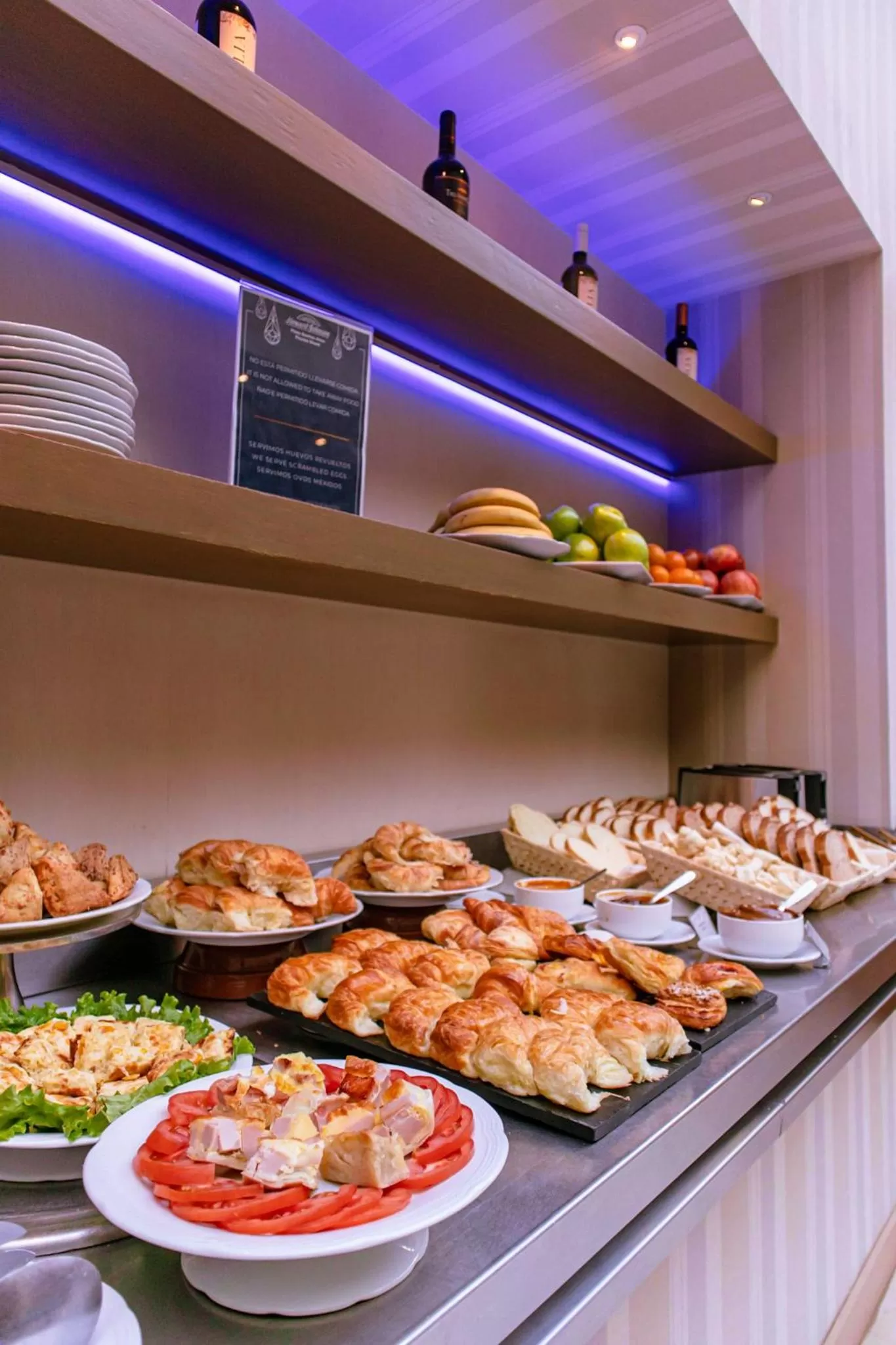 Food and drinks in Howard Johnson Plaza by Wyndham Buenos Aires Florida Street