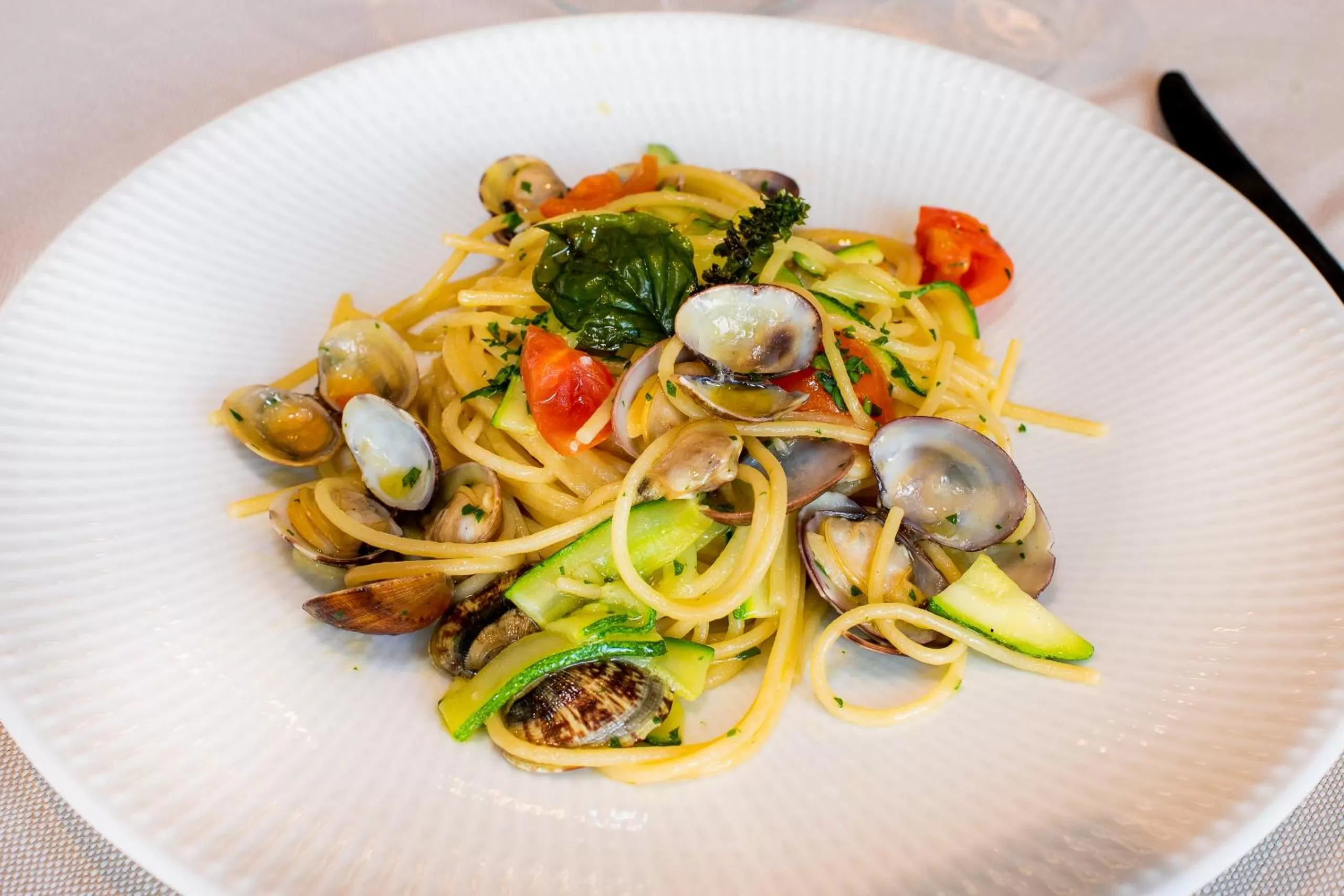 Restaurant/places to eat in M2 Hotel