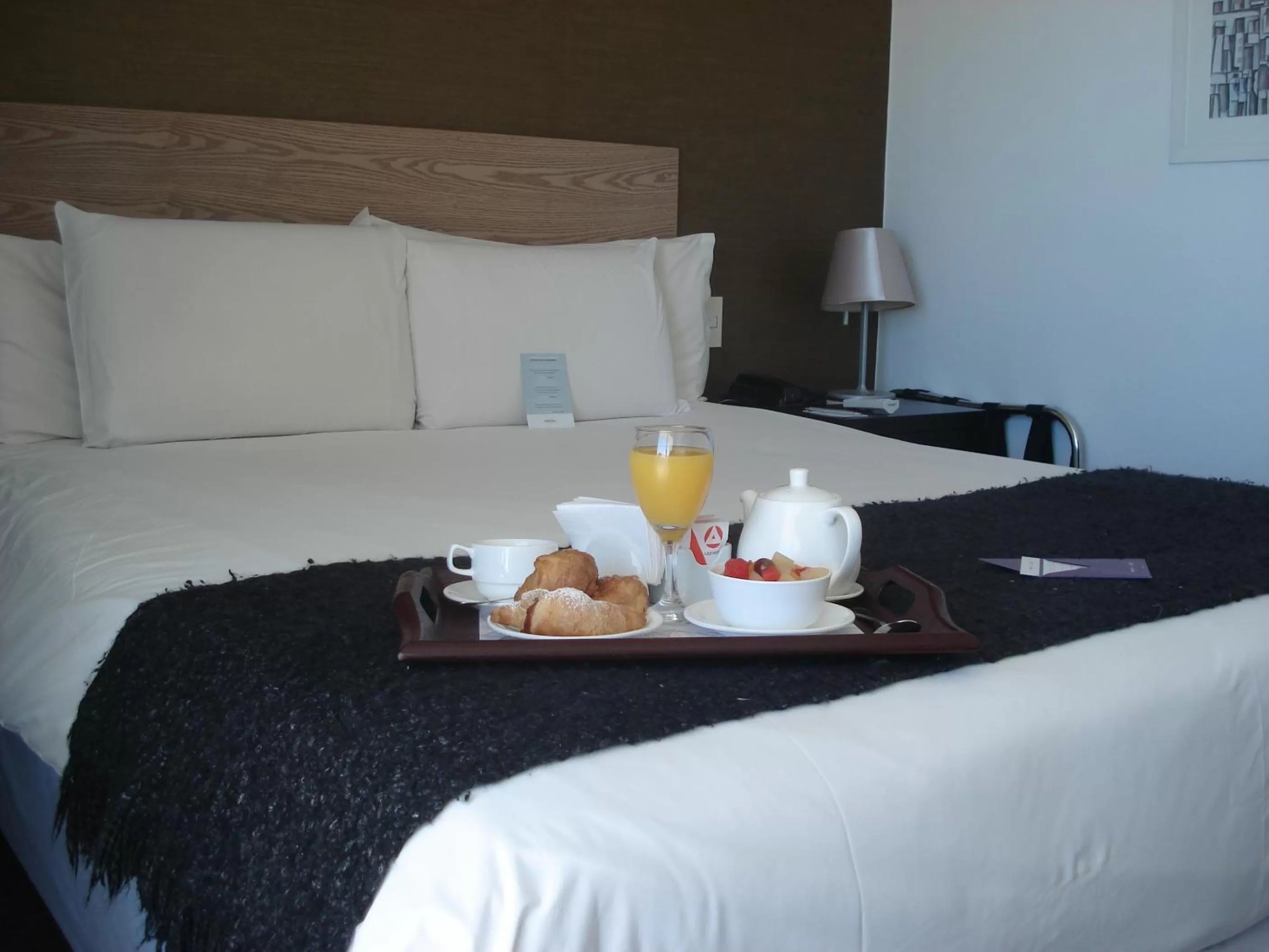 Food, Bed in Mercure Montevideo Punta Carretas