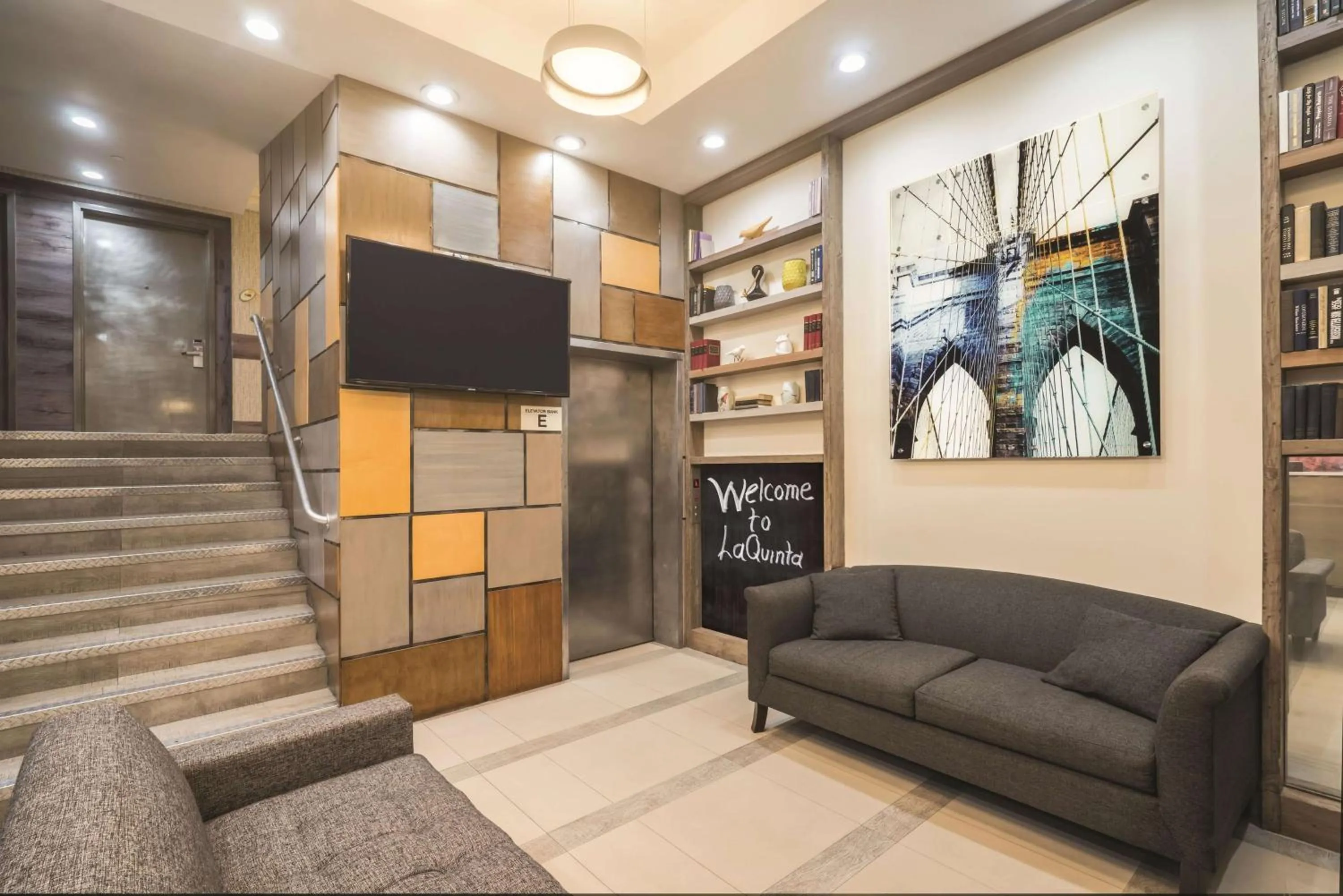 Lobby or reception in La Quinta by Wyndham Brooklyn Downtown