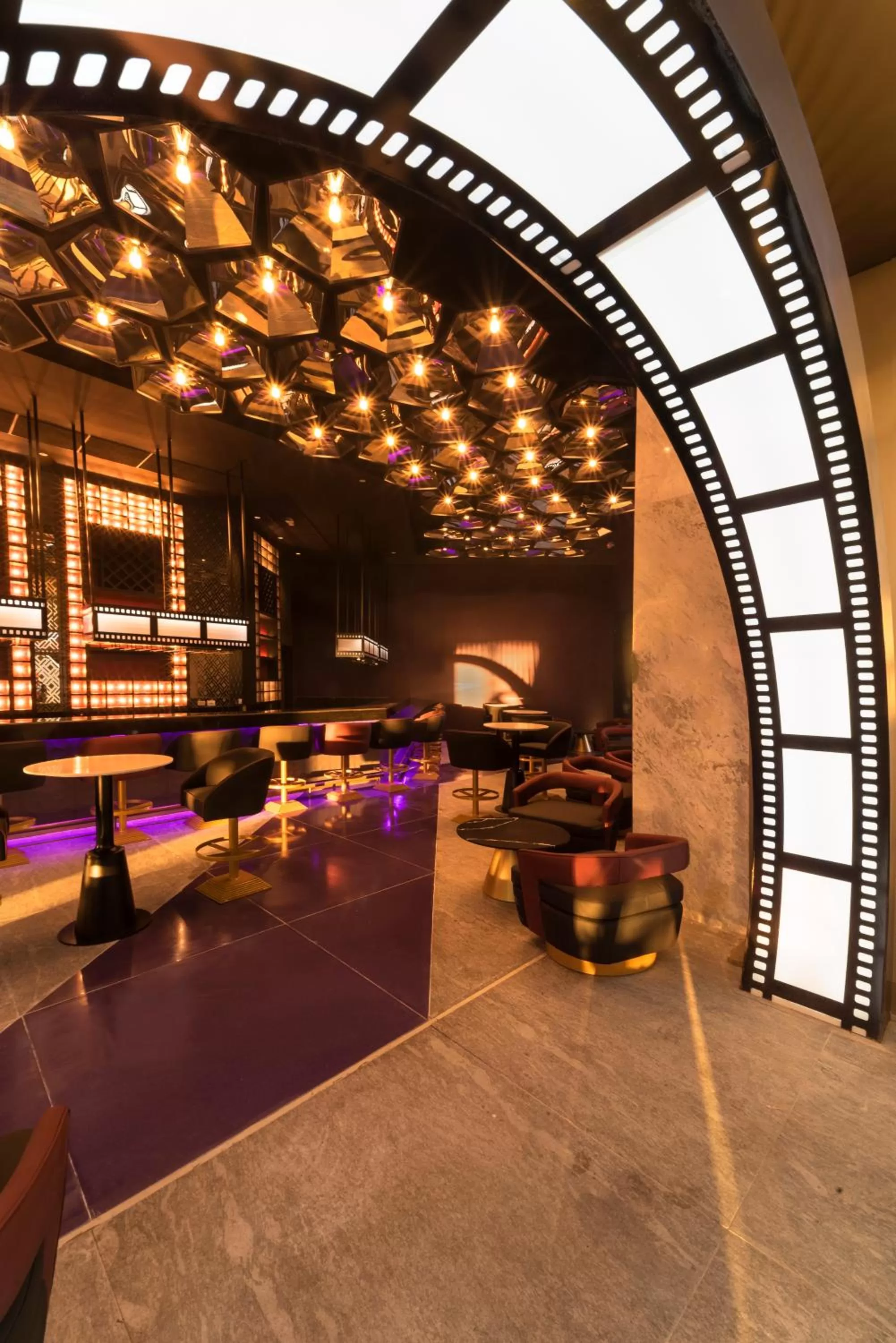 Lounge or bar in Planet Hollywood Cancun by Royalton, An Autograph Collection All-Inclusive Resort