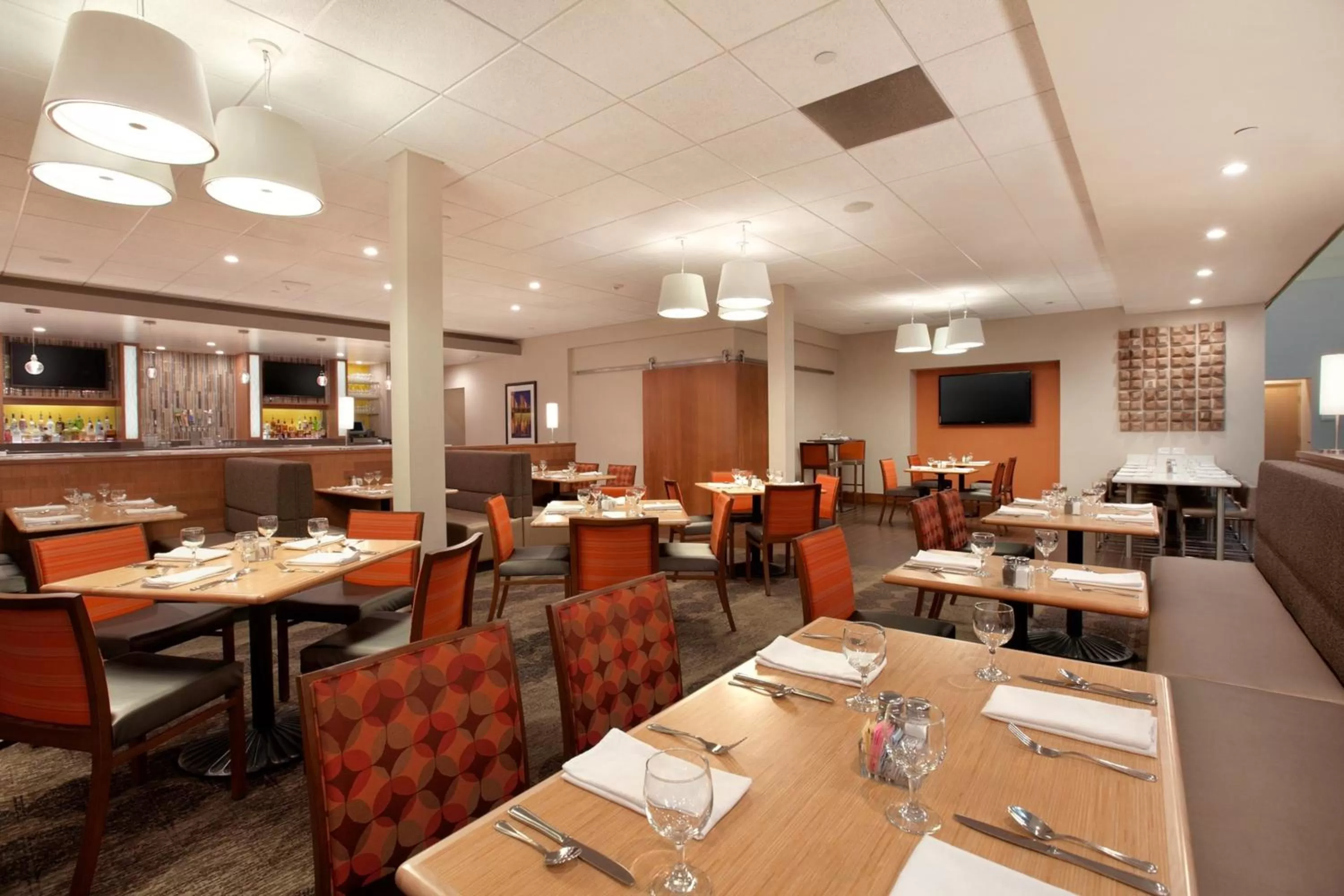Restaurant/places to eat in Holiday Inn Portland-Airport I-205 by IHG