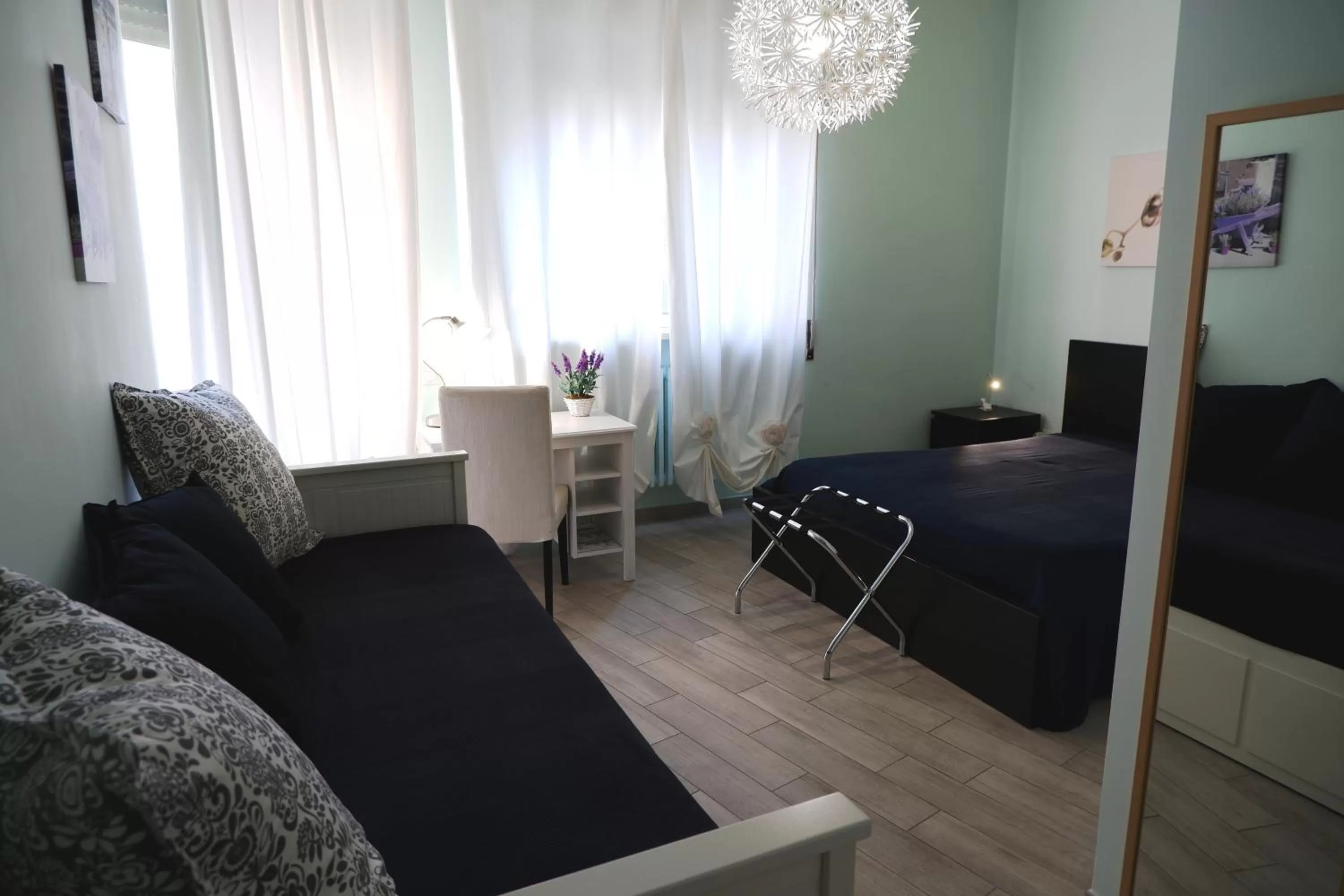 Photo of the whole room, Seating Area in B&B Il Giardino In Città - Parcheggio Privato Gratuito