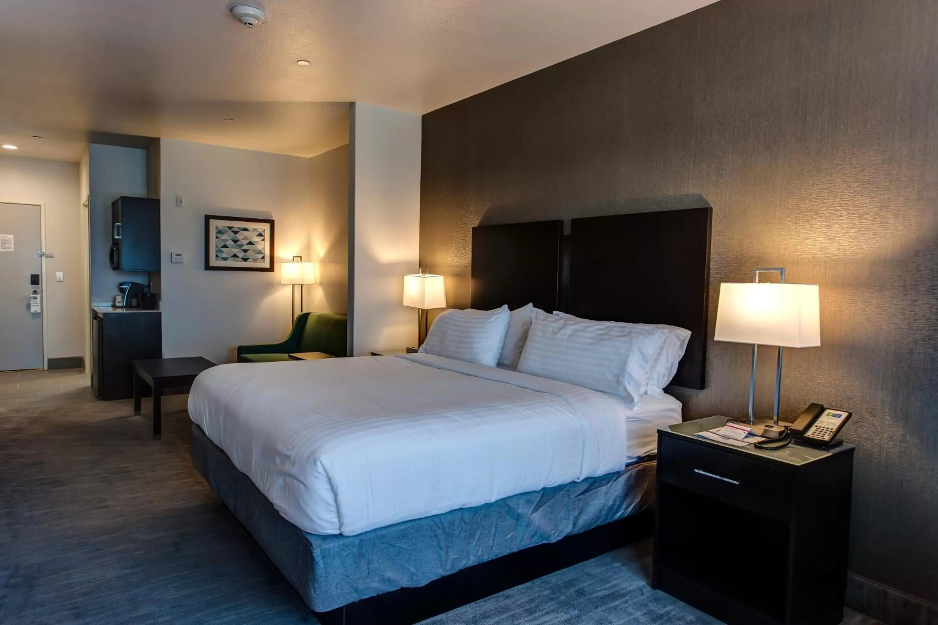 Bedroom in Holiday Inn Express & Suites Gatesville - N. Ft Hood by IHG
