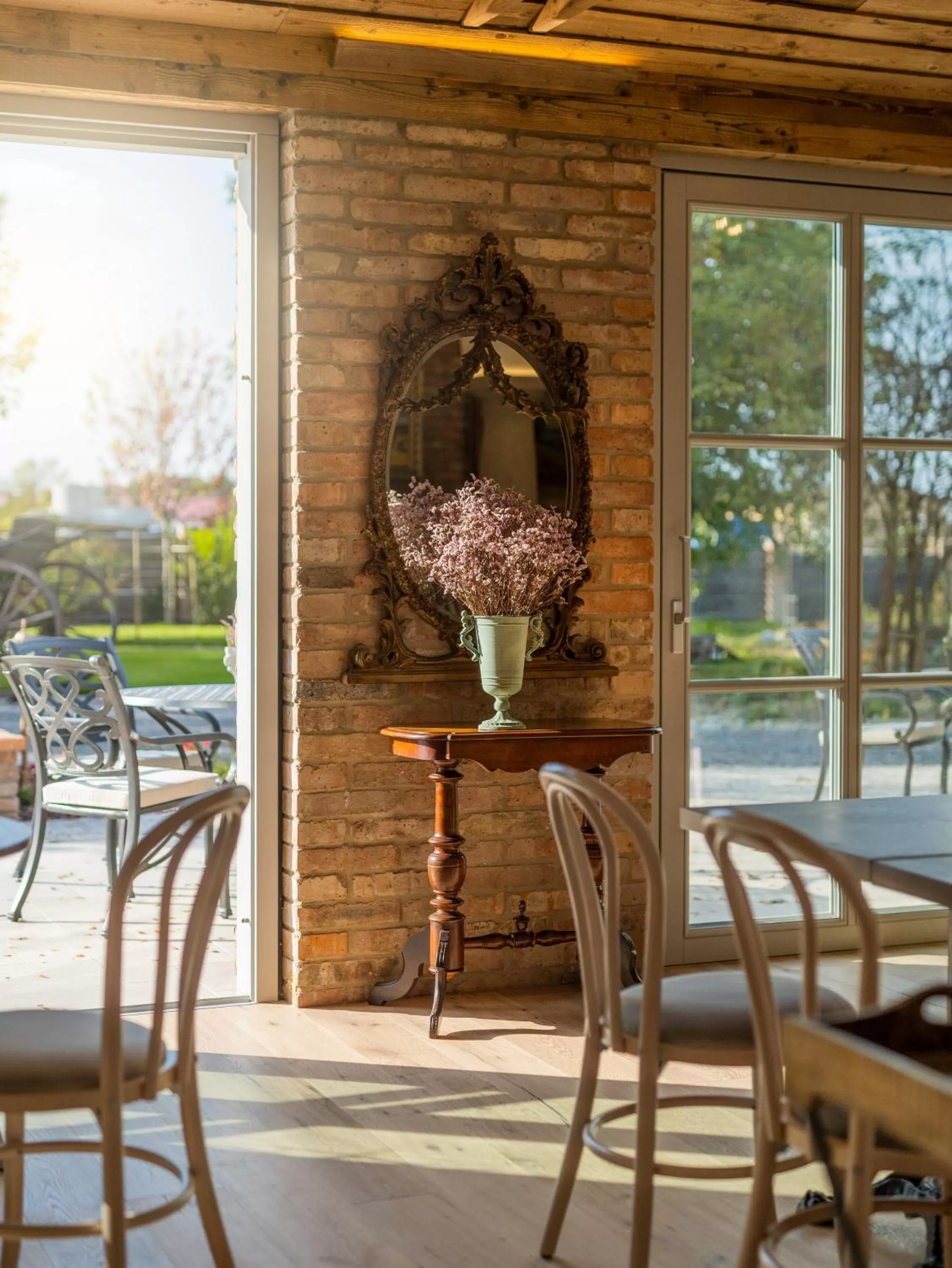 Restaurant/places to eat in Arkady Hof Hotel