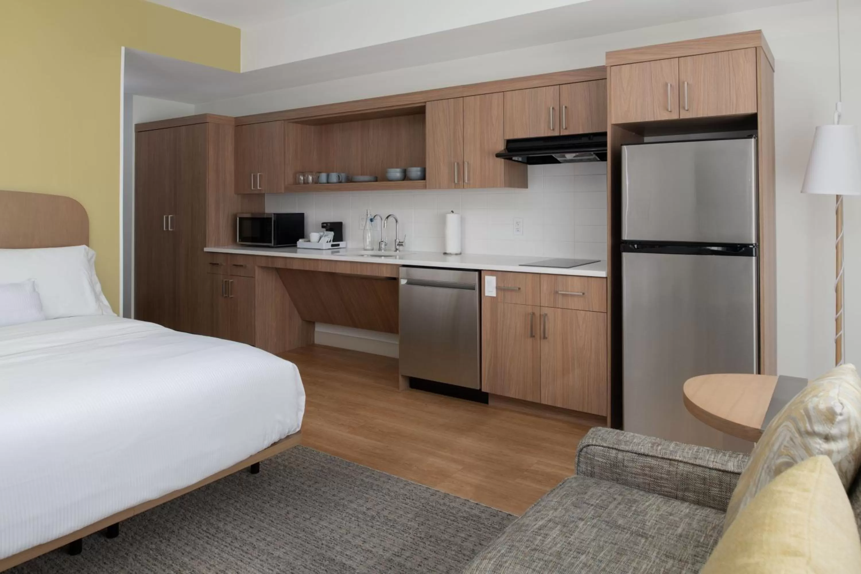 Kitchen or kitchenette, Bed in Element San Jose Milpitas