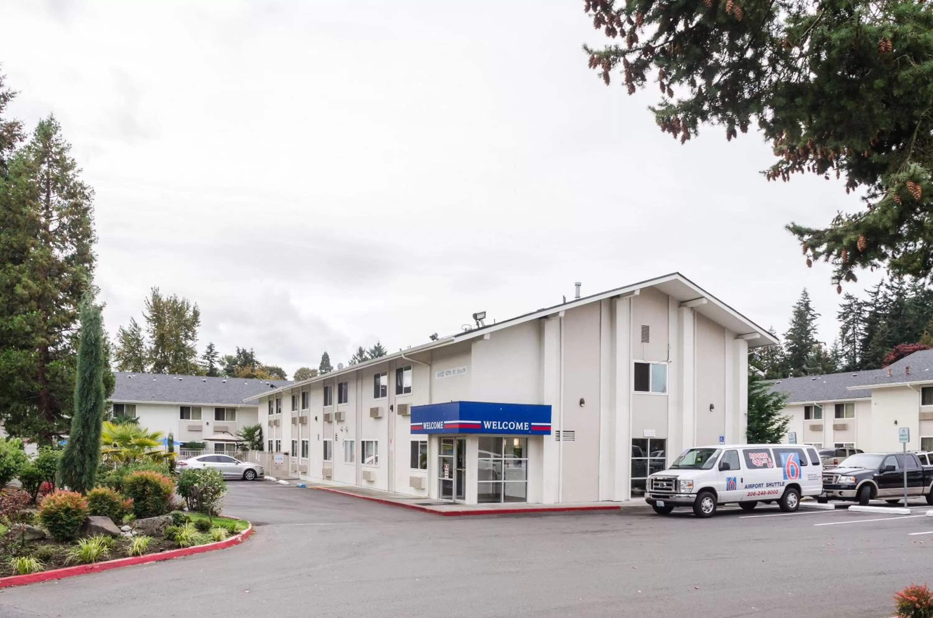 Facade/entrance in Motel 6-Seattle, WA - Sea-Tac Airport South