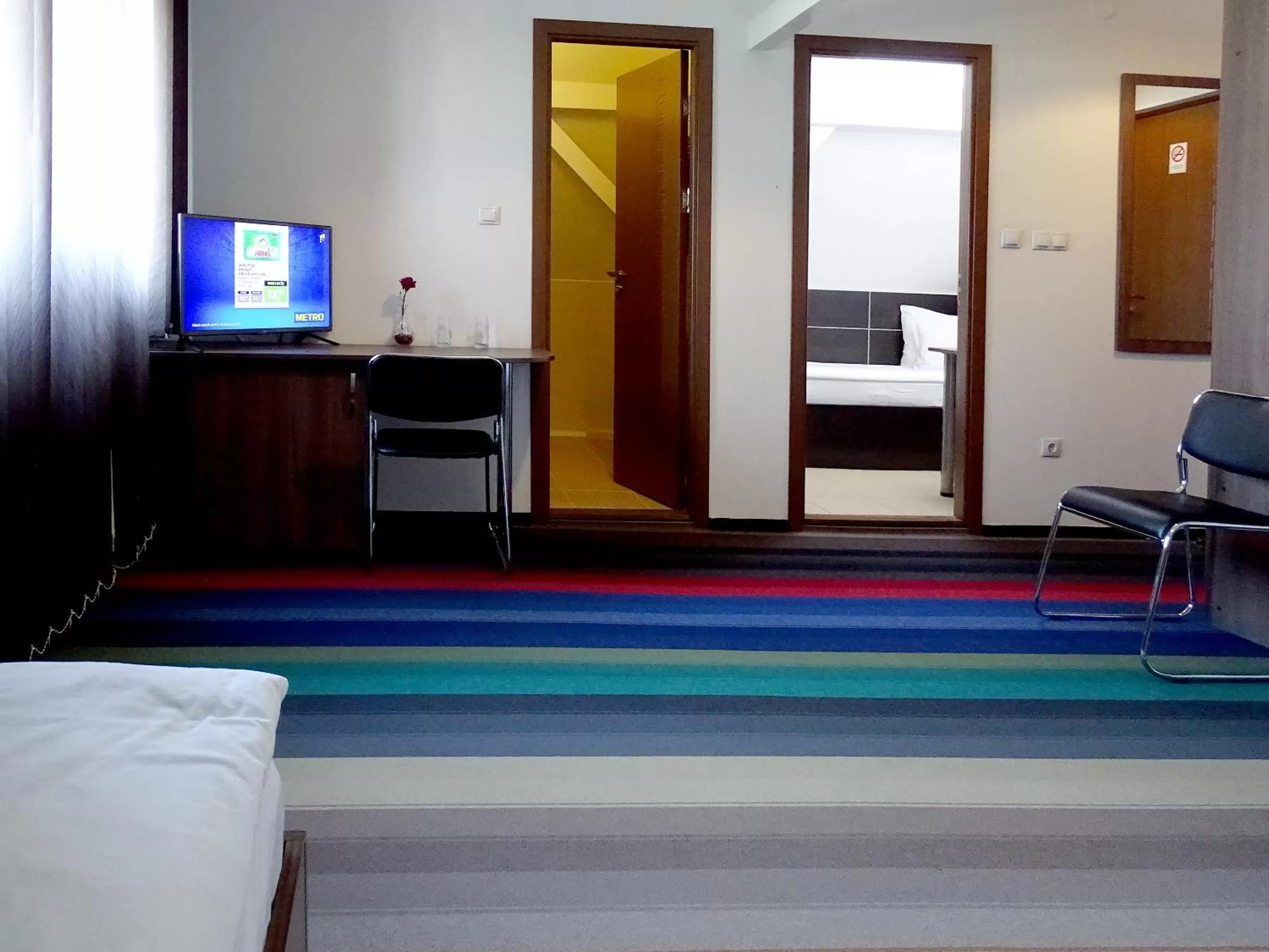 Living room, Bed in Prince Hotel