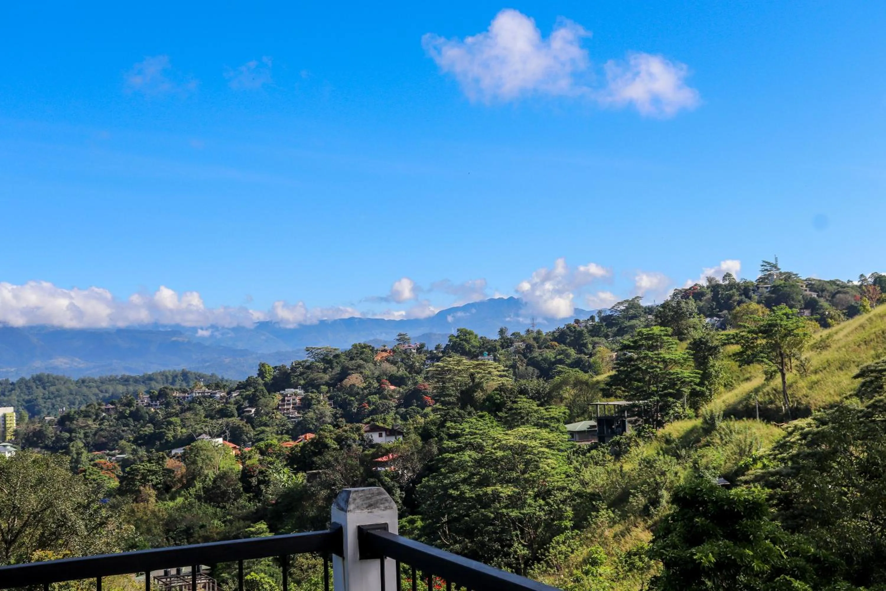 Day in Hanthana House