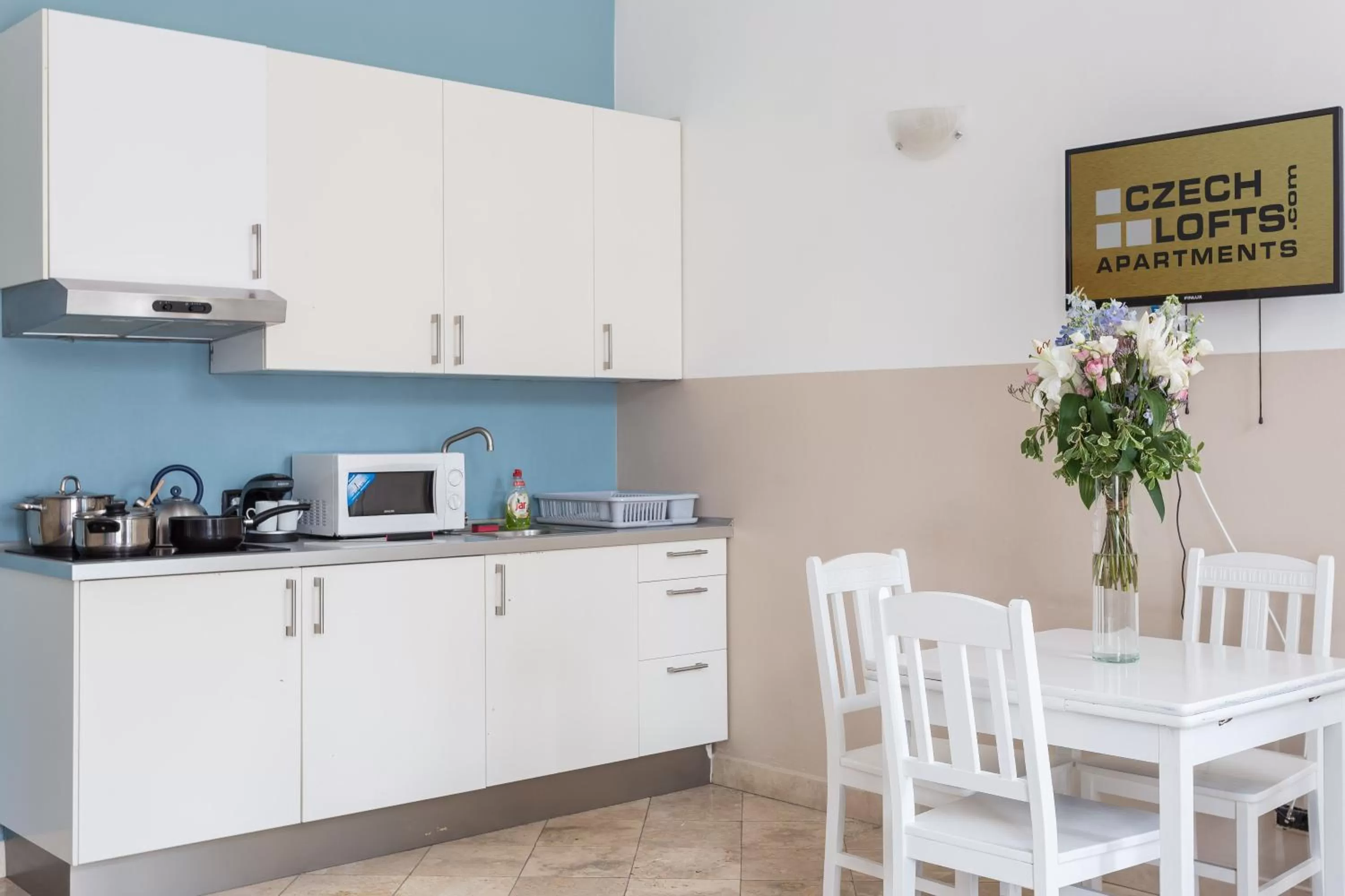 Coffee/tea facilities, Kitchen/Kitchenette in Legerova 33 Apartments
