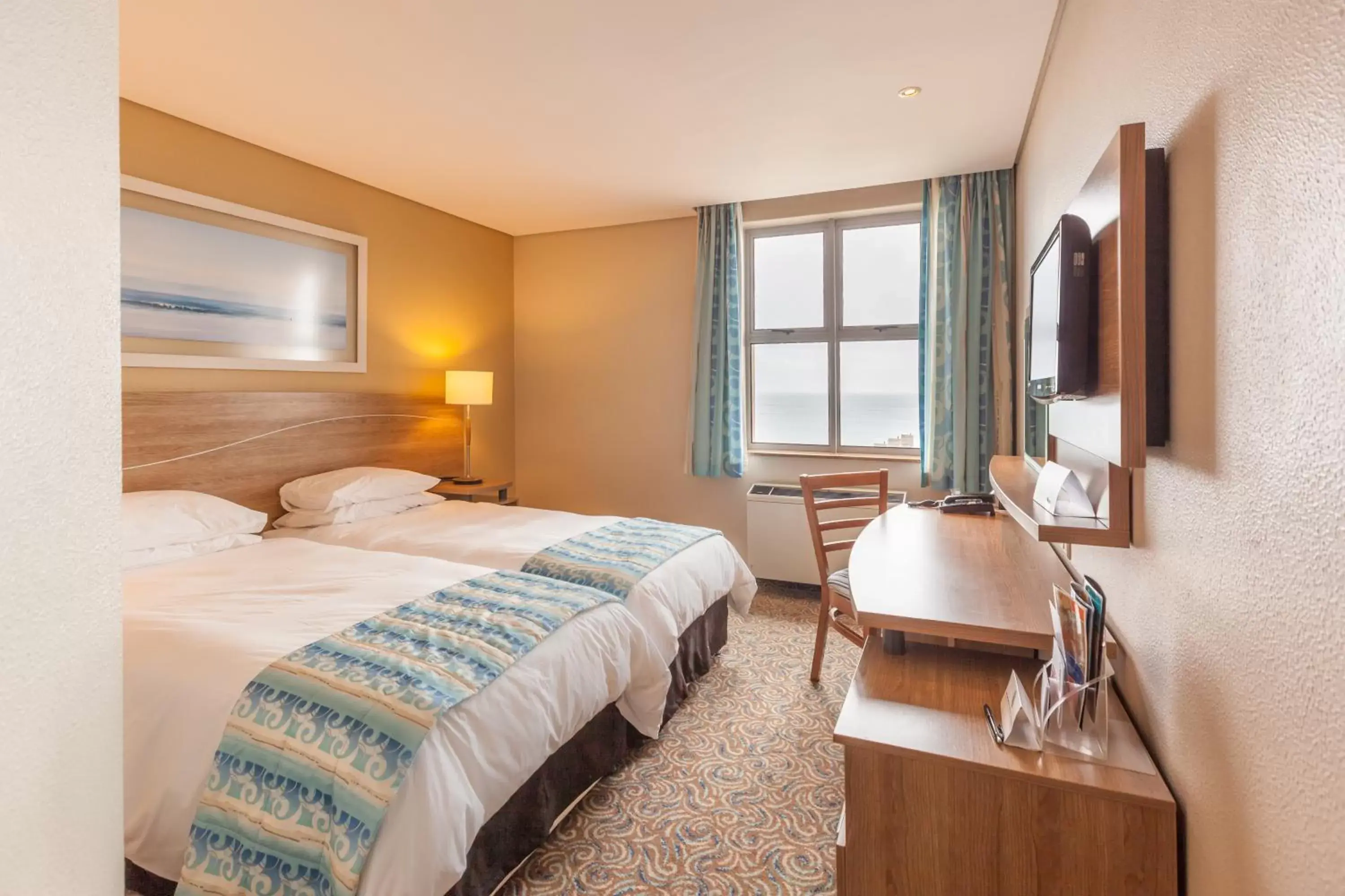 Twin Room - Non Smoking in Town Lodge Gqeberha Twin Room - Non Smoking in Town Lodge Gqeberha