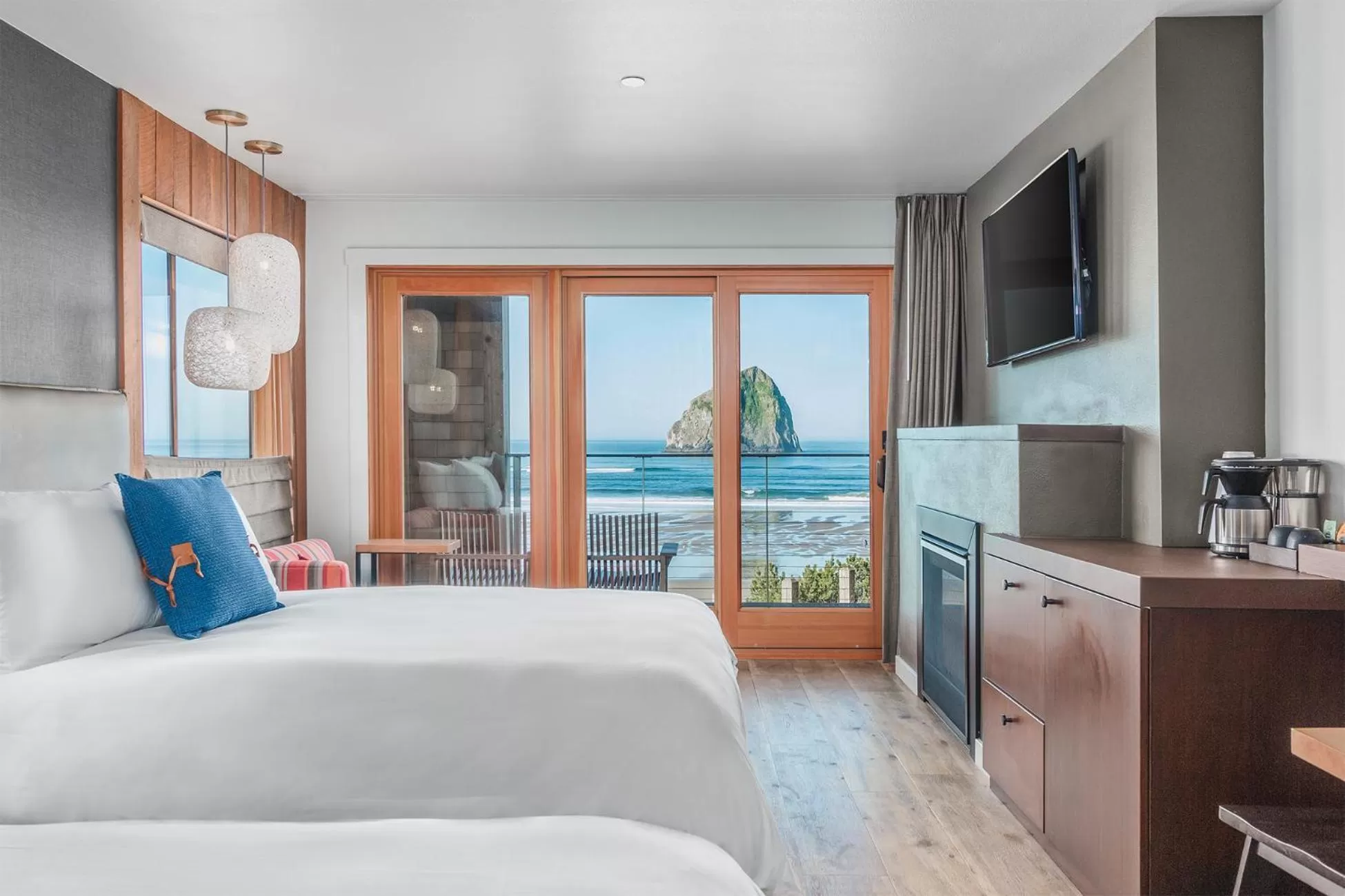 Bed in Headlands Coastal Lodge & Spa