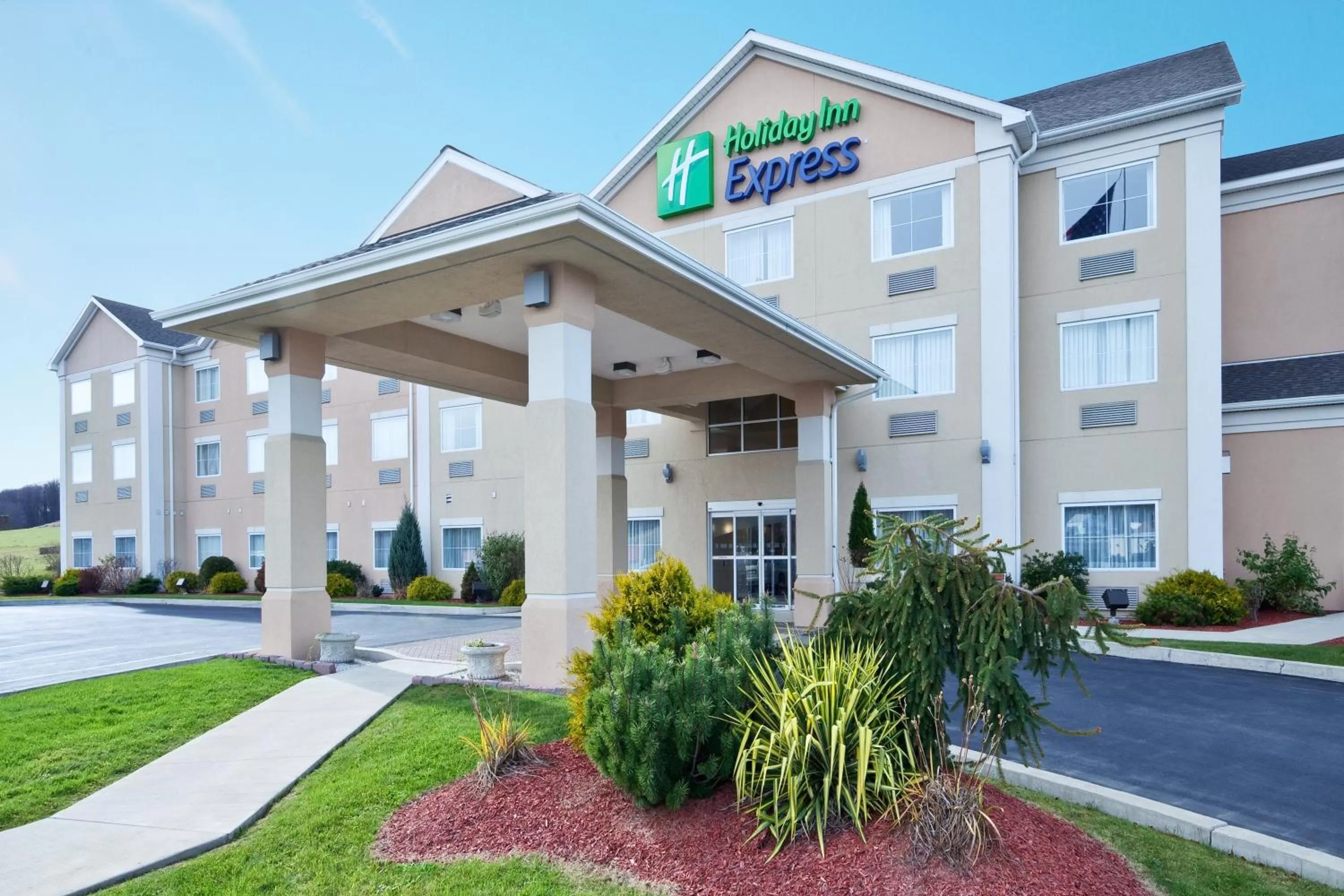 Property building in Holiday Inn Express & Suites Gibson by IHG