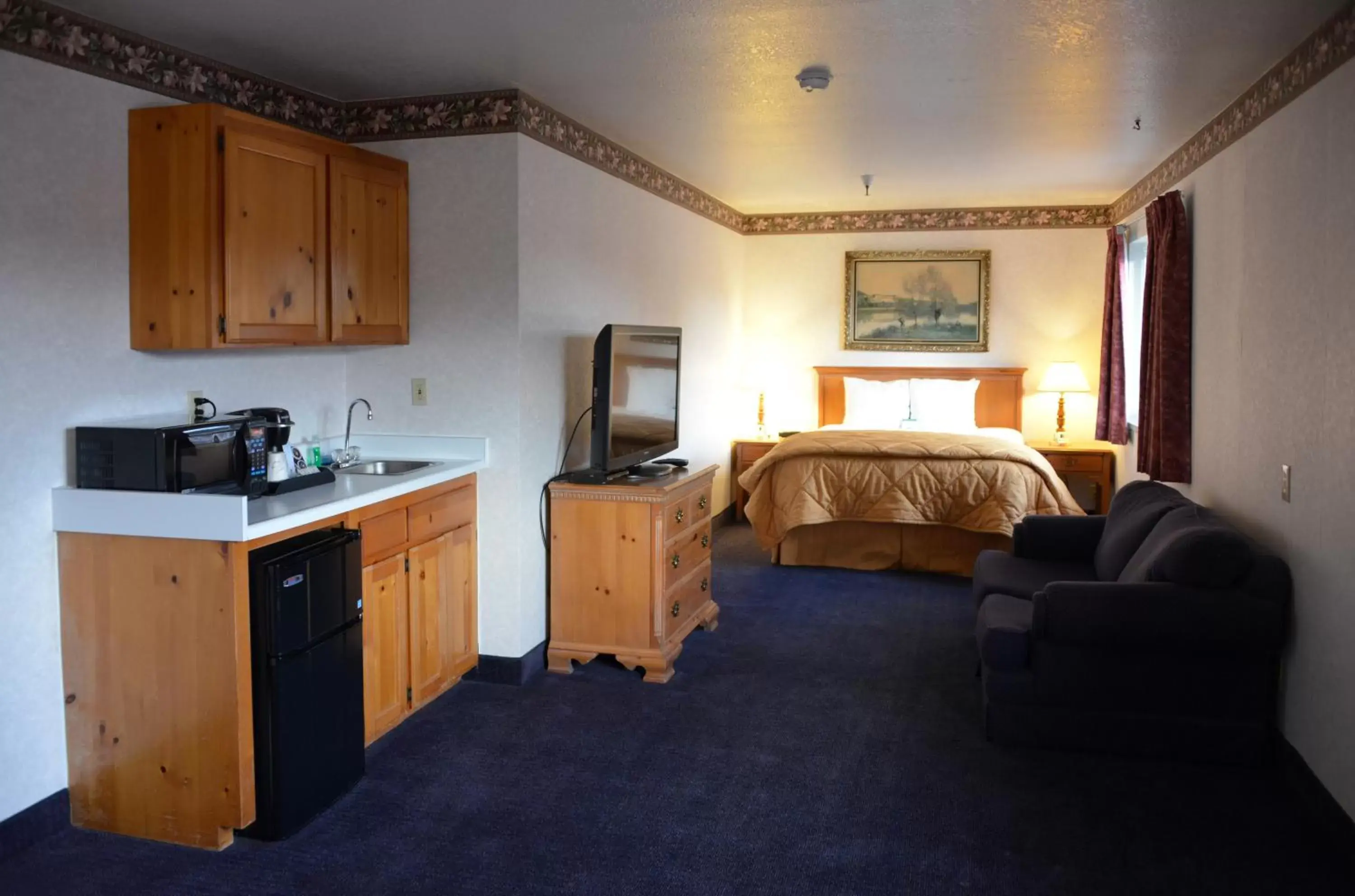 Standard Queen Room in Cherry Orchard Inn Standard Queen Room in Cherry Orchard Inn