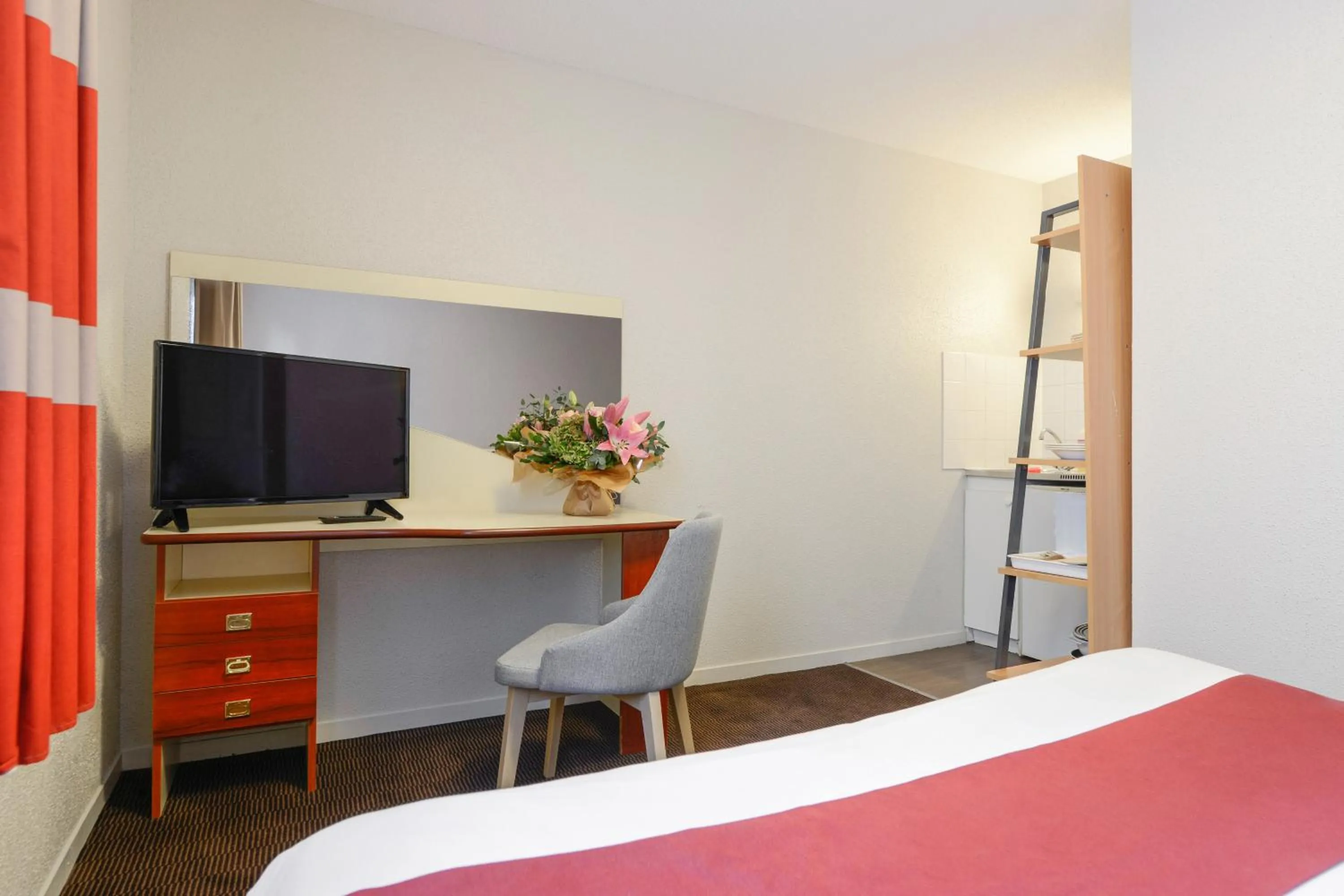 Bed in Appart'City Classic Nantes Viarme